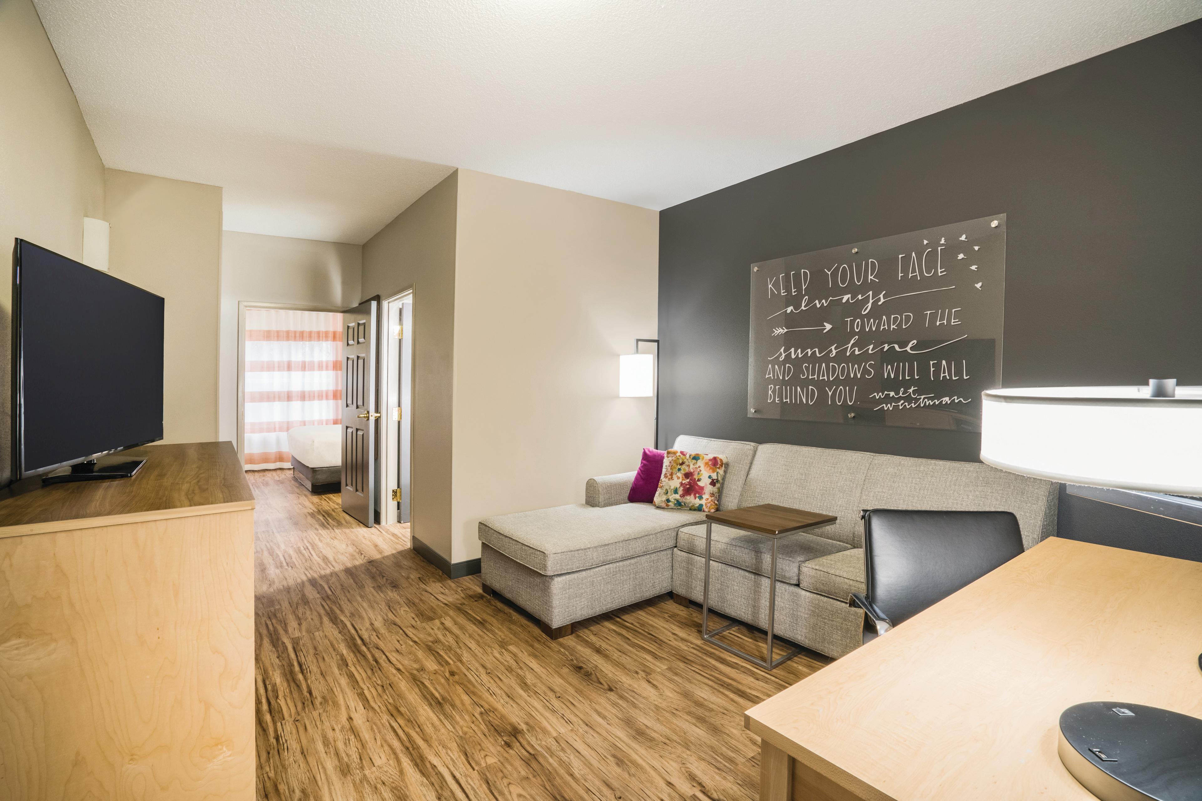 La Quinta Inn & Suites by Wyndham Chattanooga North - Hixson suite in Hixson, Tennessee