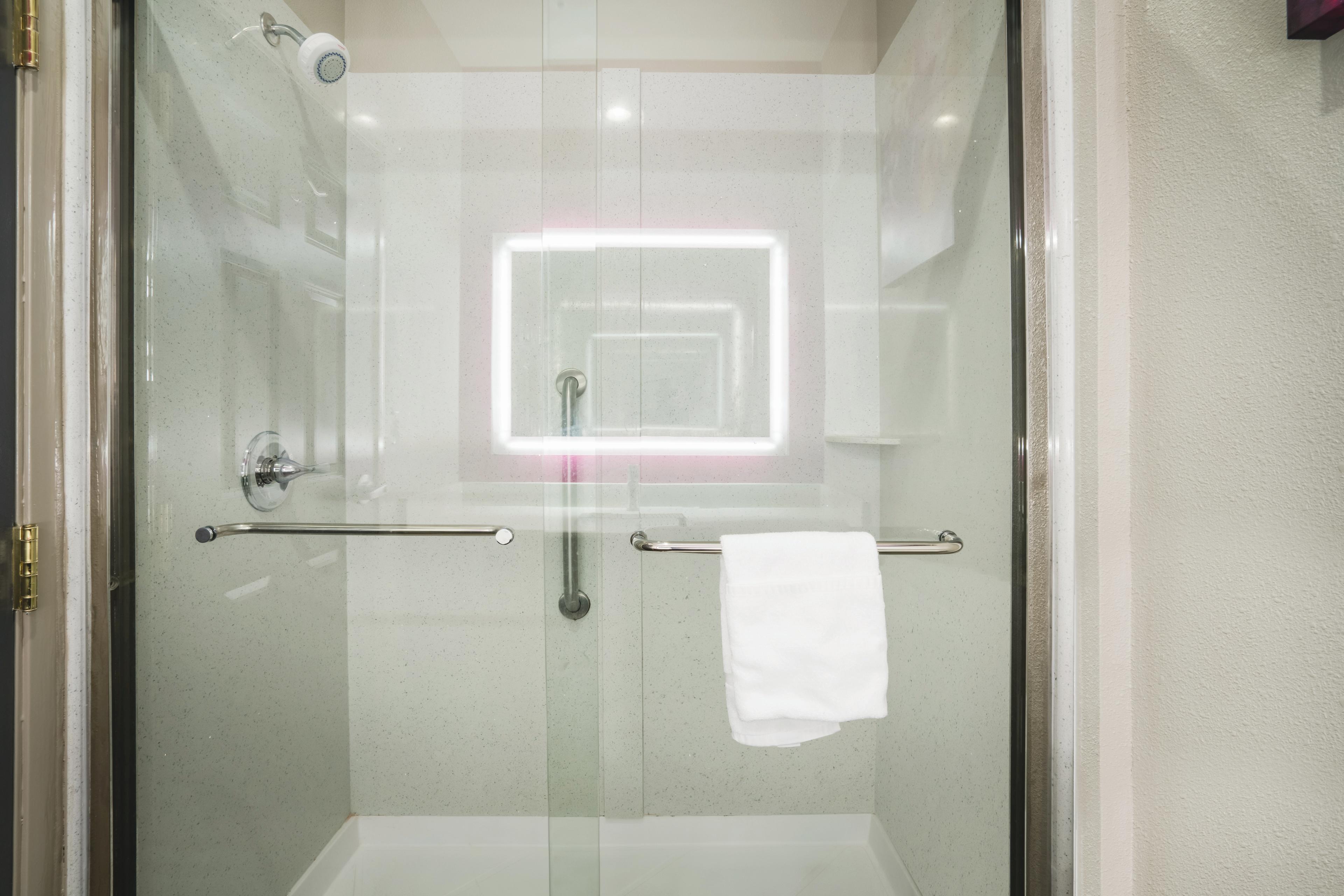 La Quinta Inn & Suites by Wyndham Chattanooga North - Hixson suite in Hixson, Tennessee