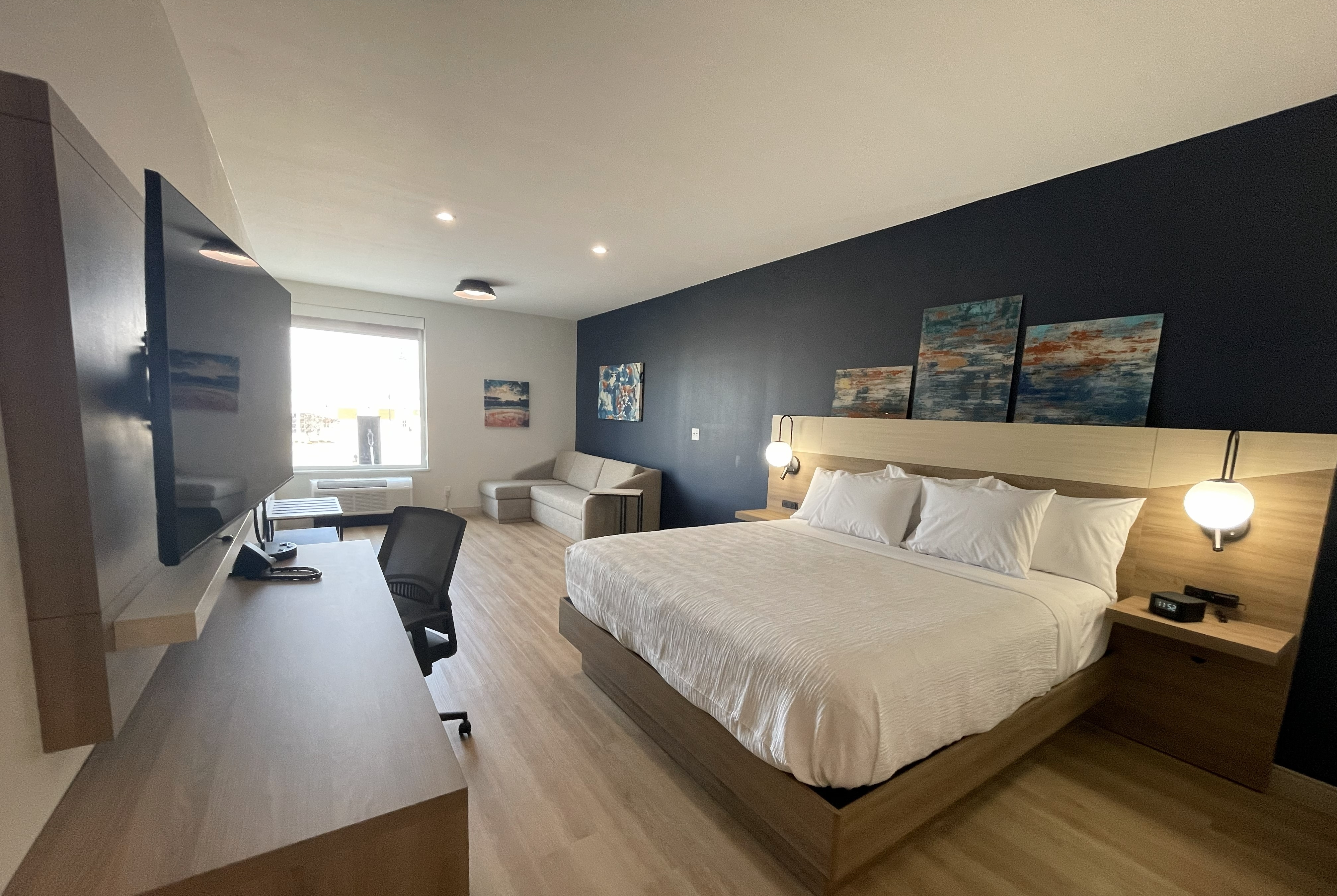 Guest room at the La Quinta Inn & Suites by Wyndham Jackson in Jackson, Tennessee