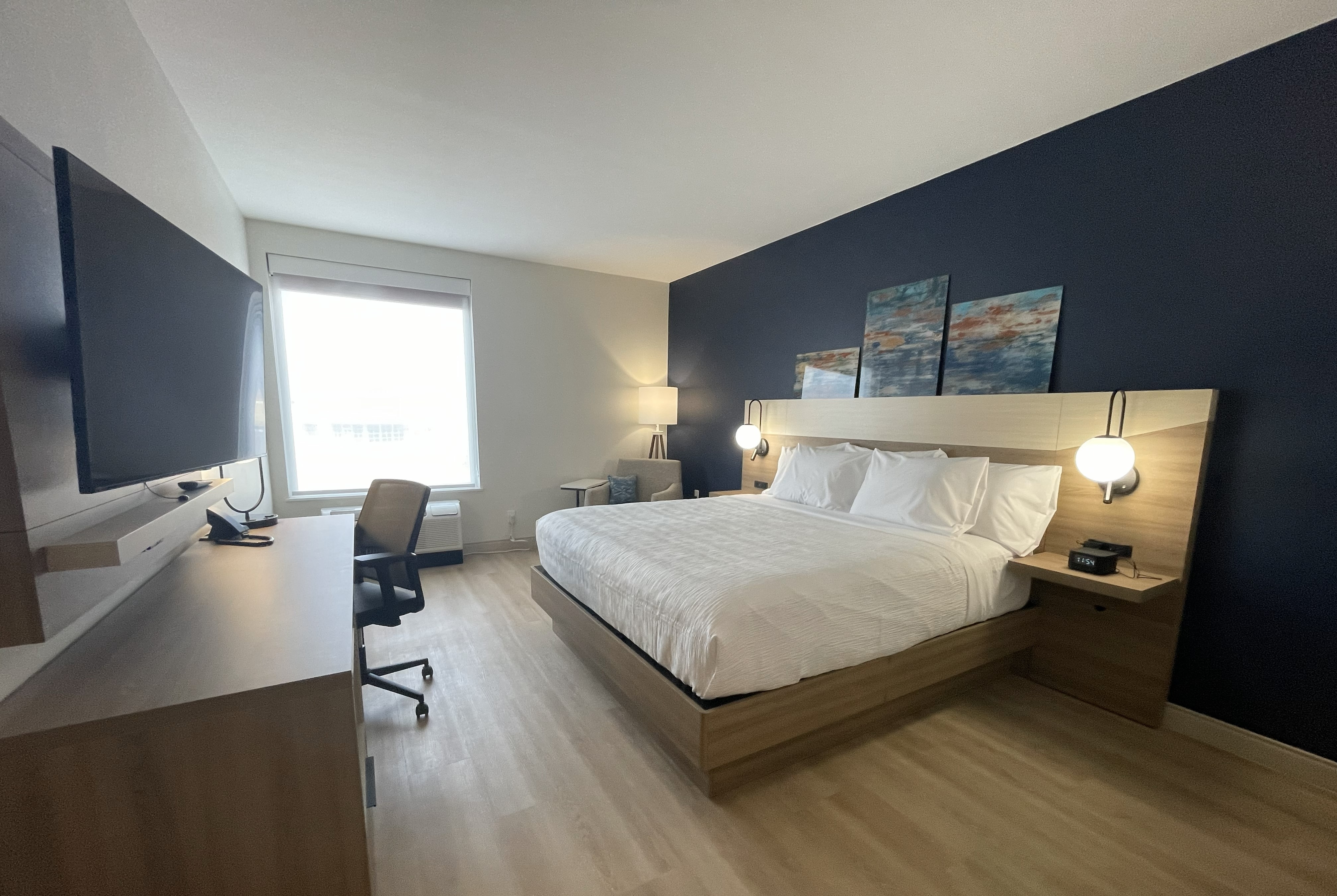 Guest room at the La Quinta Inn & Suites by Wyndham Jackson in Jackson, Tennessee