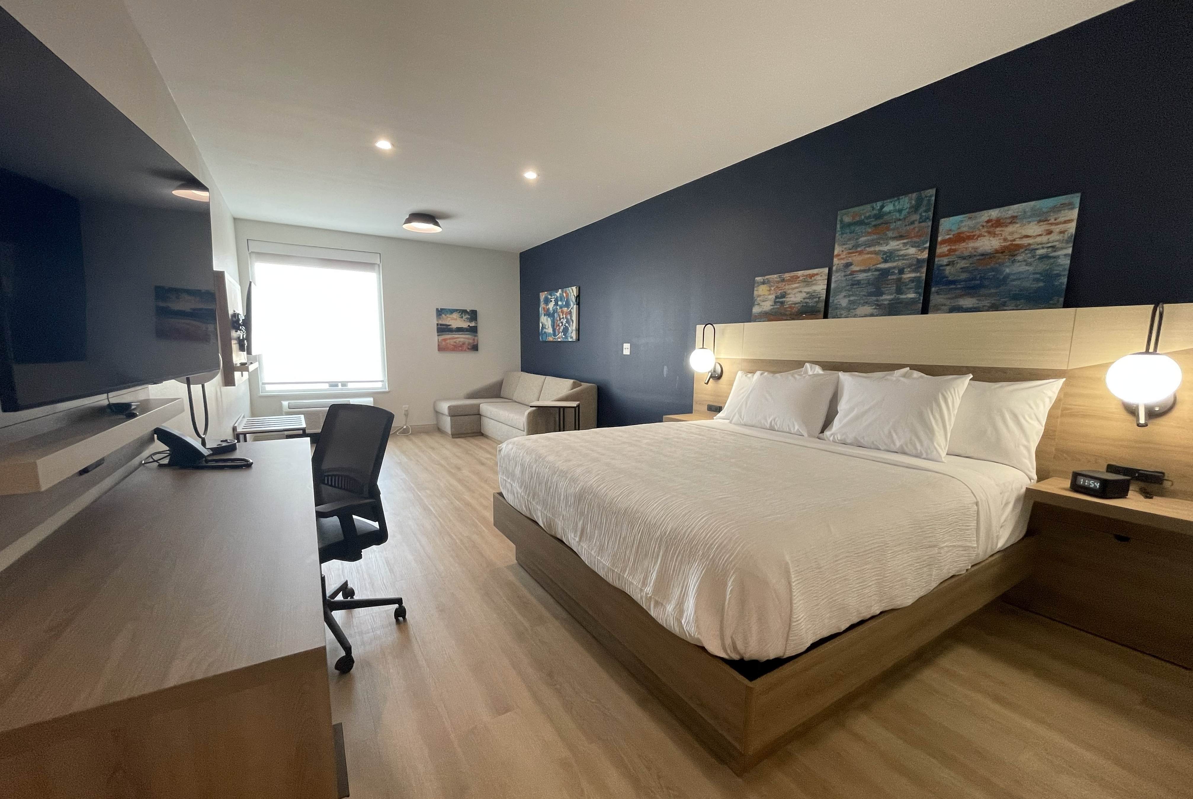 Guest room at the La Quinta Inn & Suites by Wyndham Jackson in Jackson, Tennessee