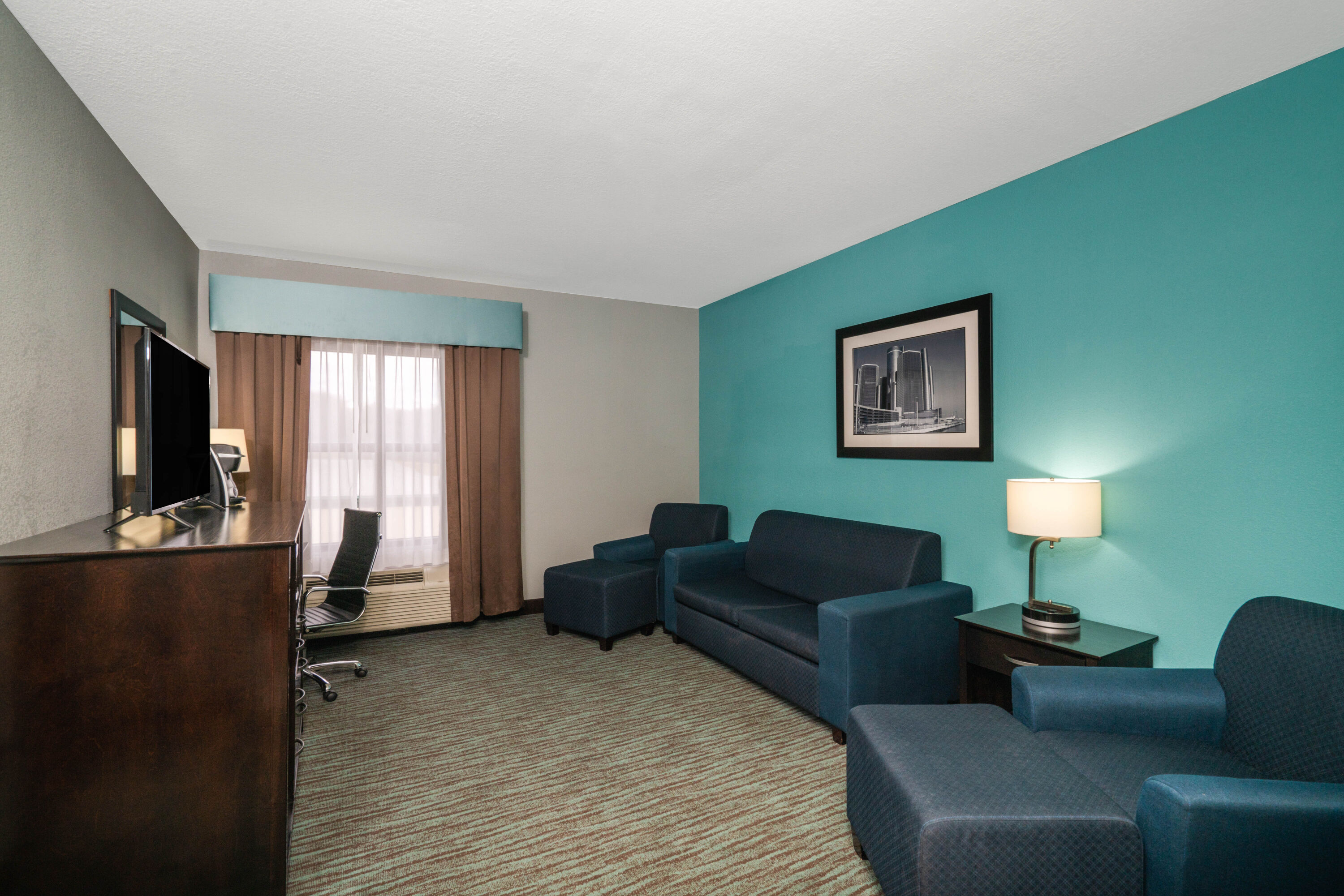 La Quinta Inn & Suites by Wyndham Knoxville East suite in Knoxville, Tennessee