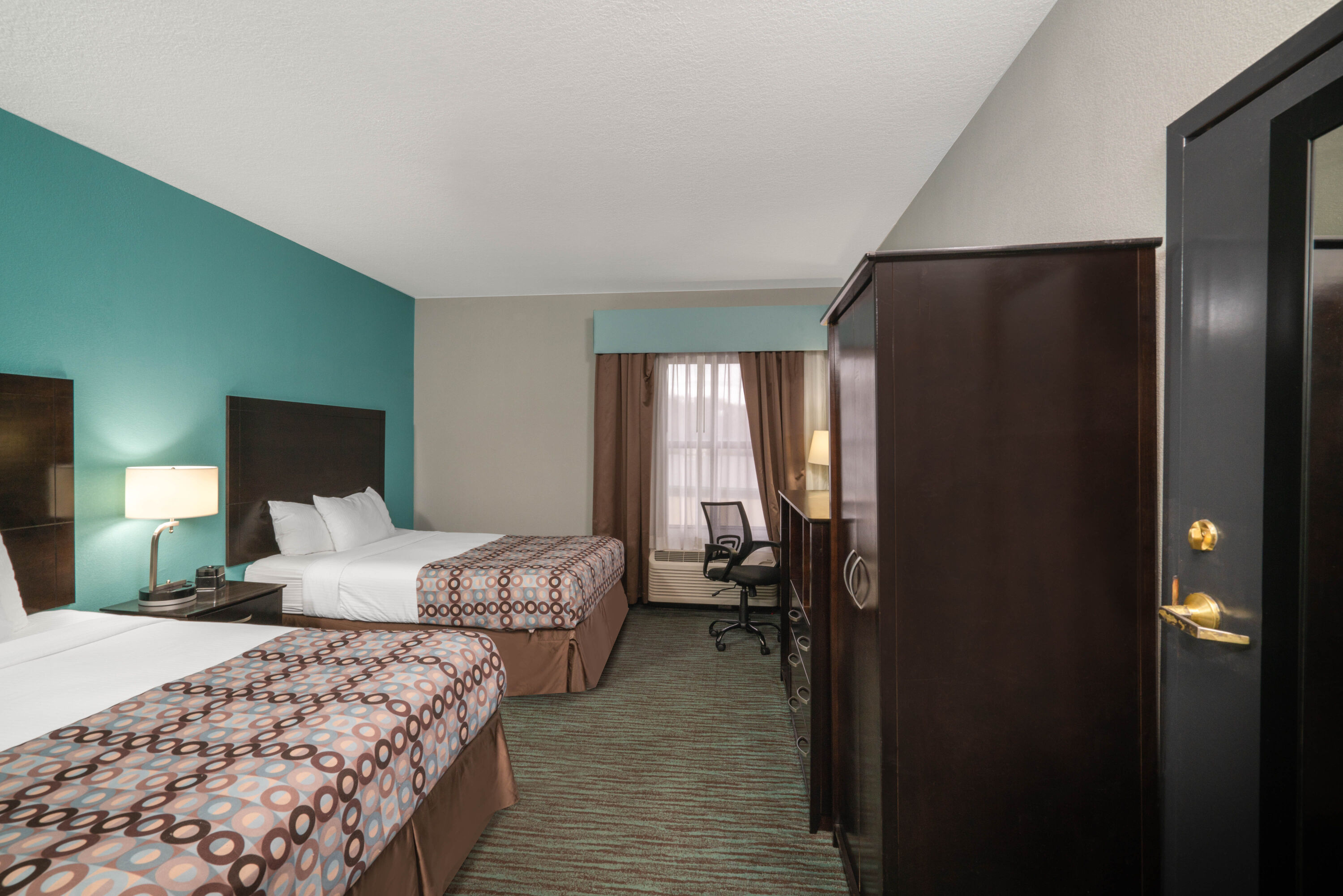 La Quinta Inn & Suites by Wyndham Knoxville East suite in Knoxville, Tennessee