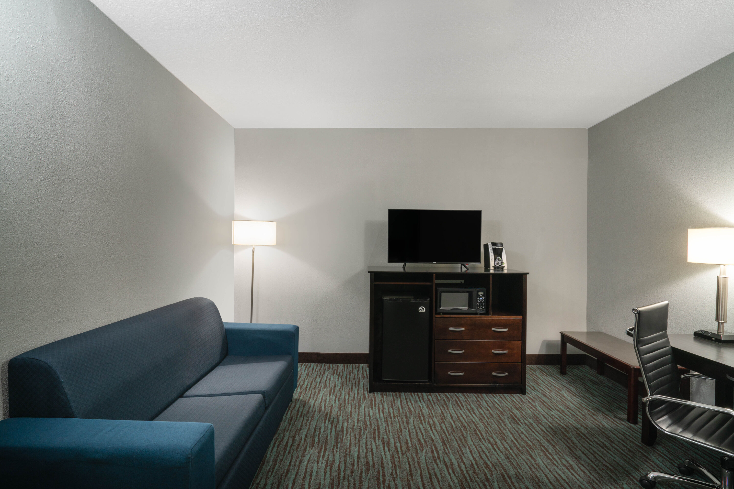 La Quinta Inn & Suites by Wyndham Knoxville East suite in Knoxville, Tennessee