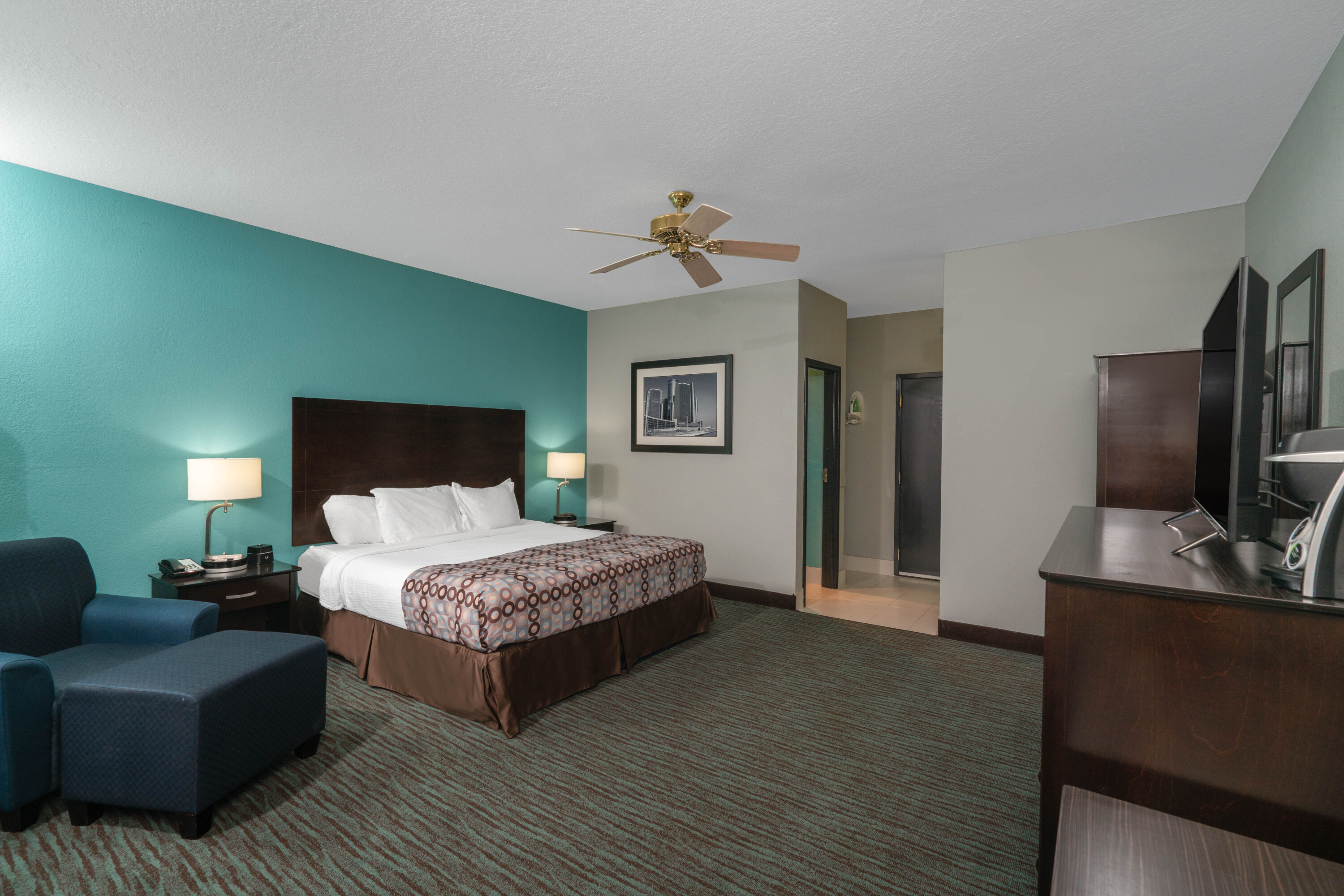La Quinta Inn & Suites by Wyndham Knoxville East suite in Knoxville, Tennessee