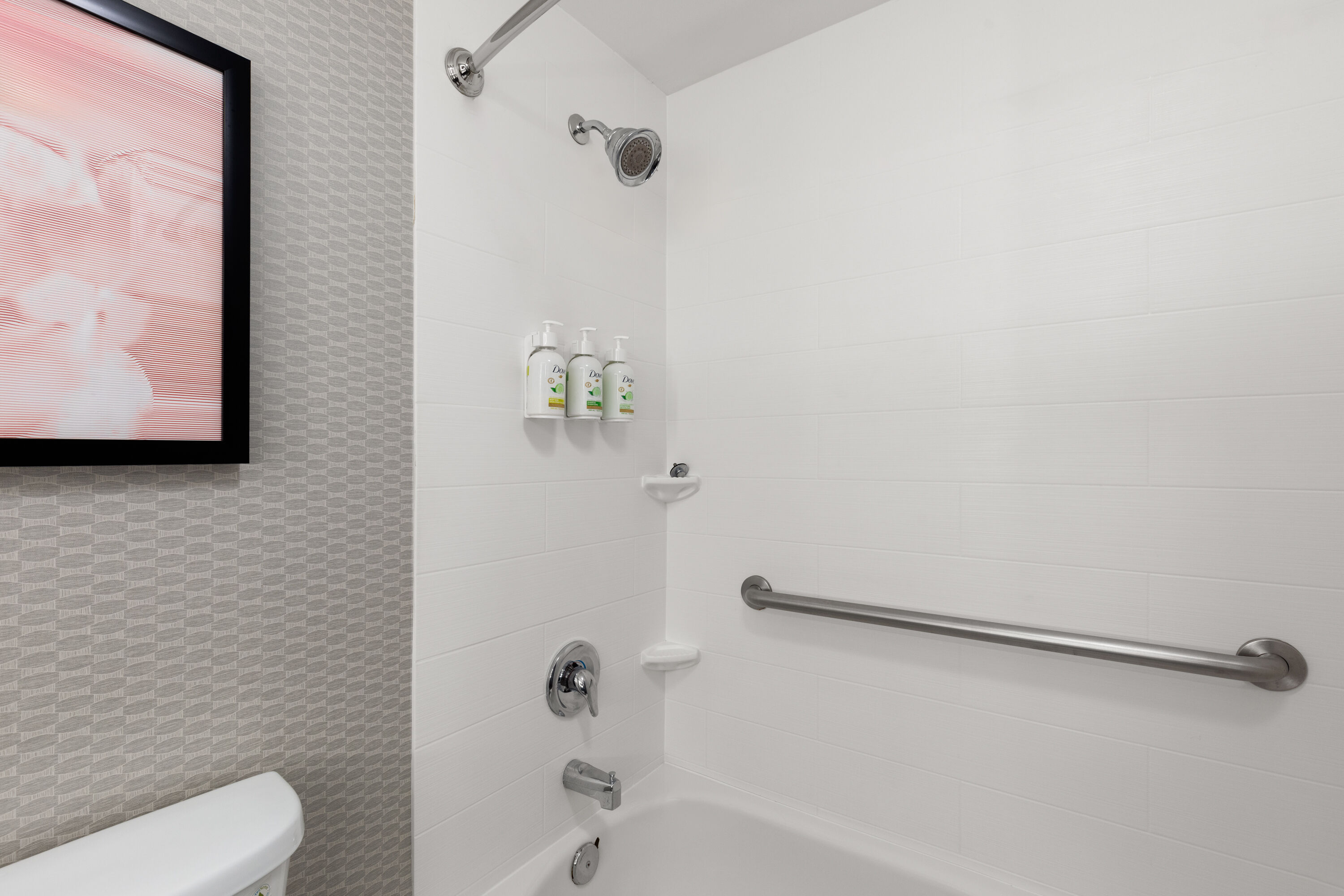 Guest room bath at the La Quinta Inn & Suites by Wyndham Knoxville Papermill in Knoxville, Tennessee