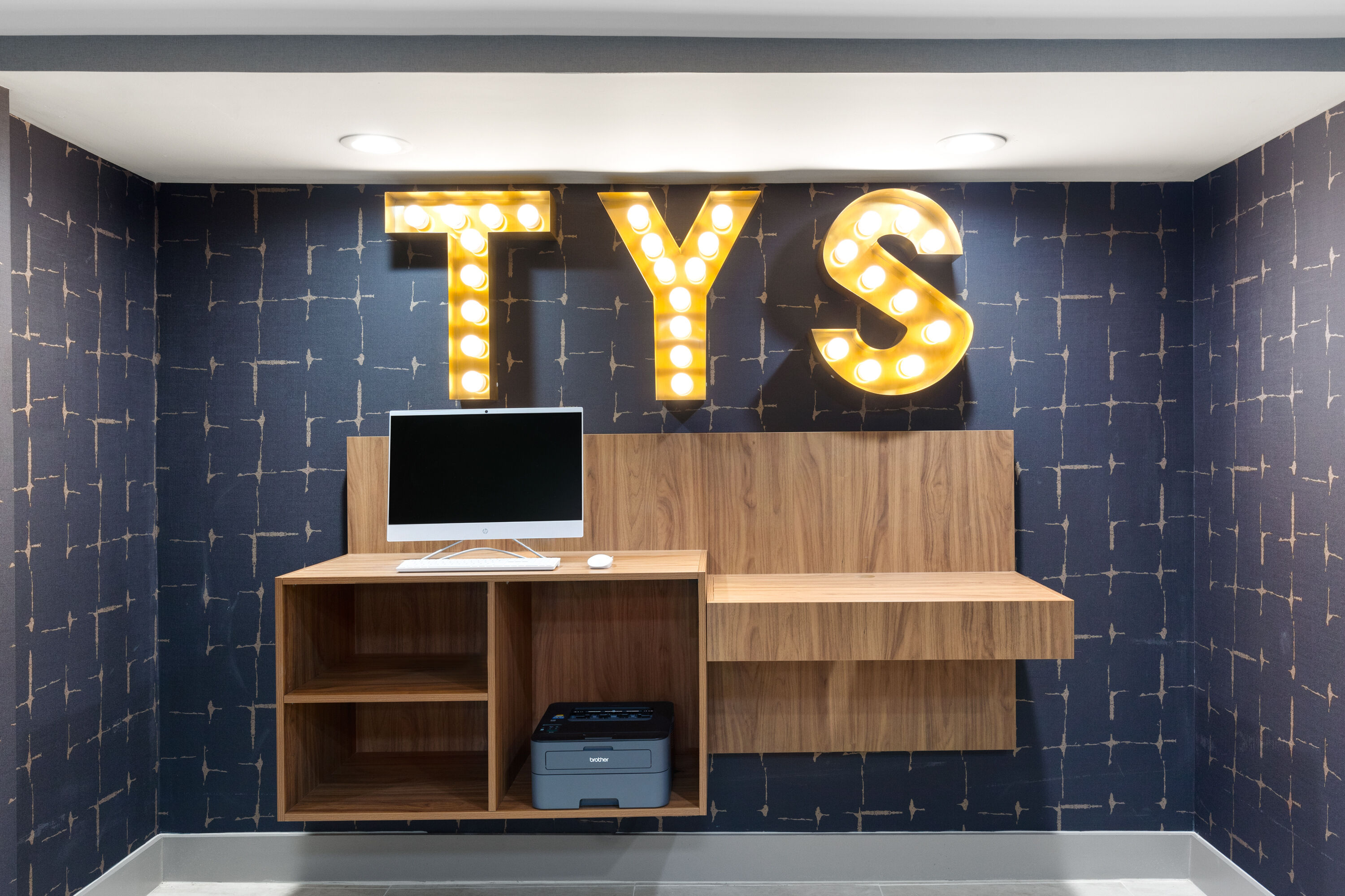 La Quinta Inn & Suites by Wyndham Knoxville Papermill business center in Knoxville, Tennessee