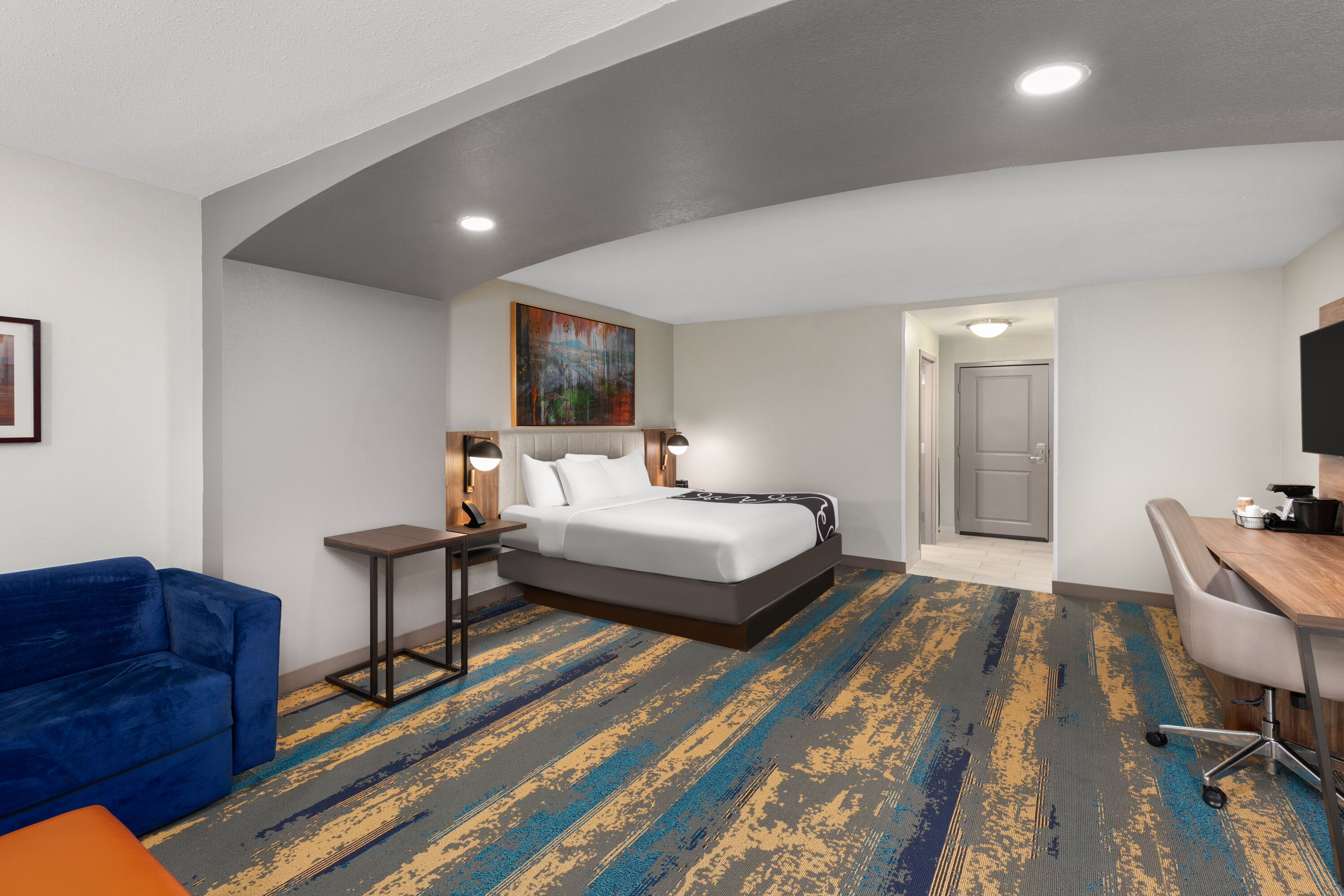 Guest room at the La Quinta Inn & Suites by Wyndham Knoxville Papermill in Knoxville, Tennessee