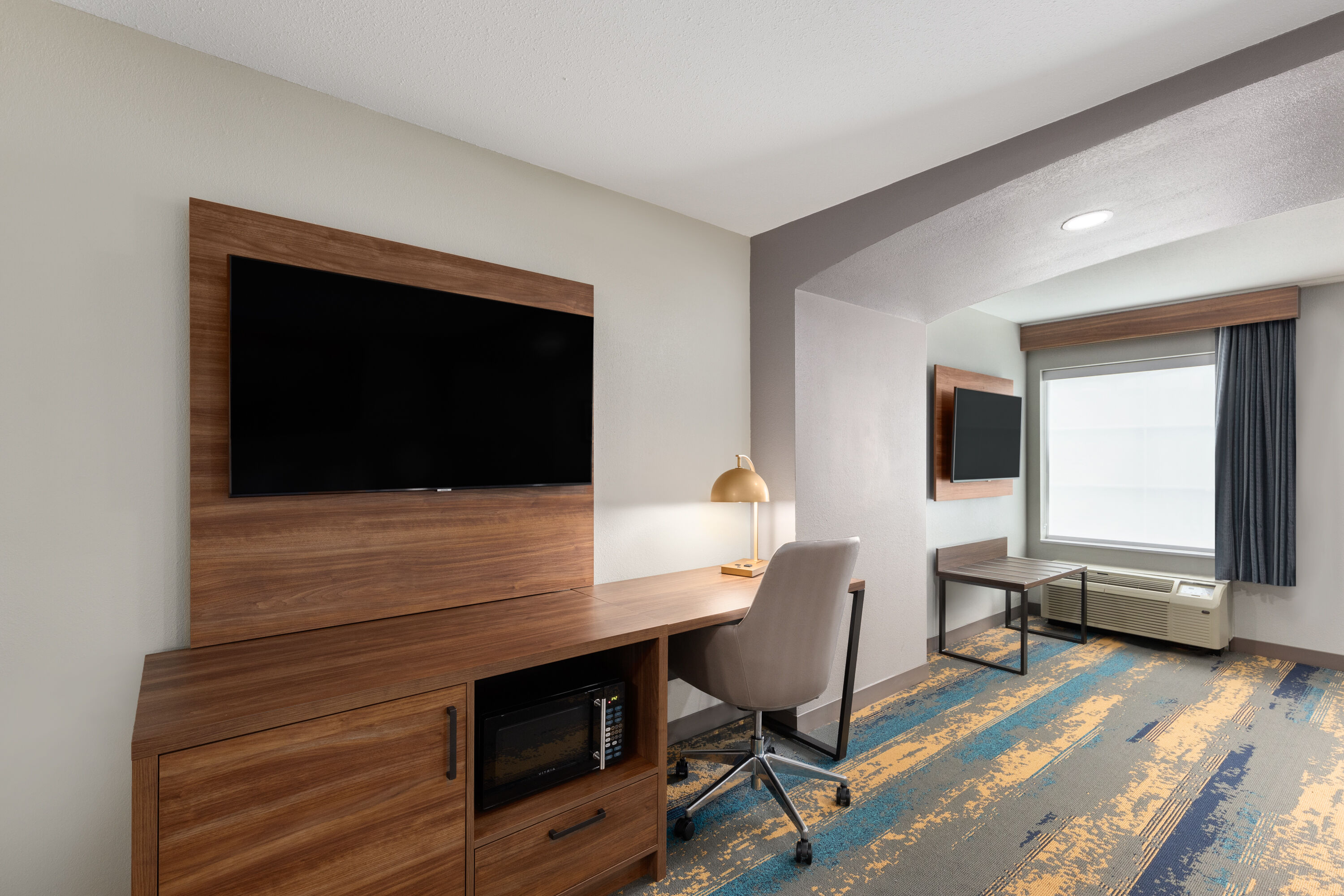 Guest room at the La Quinta Inn & Suites by Wyndham Knoxville Papermill in Knoxville, Tennessee
