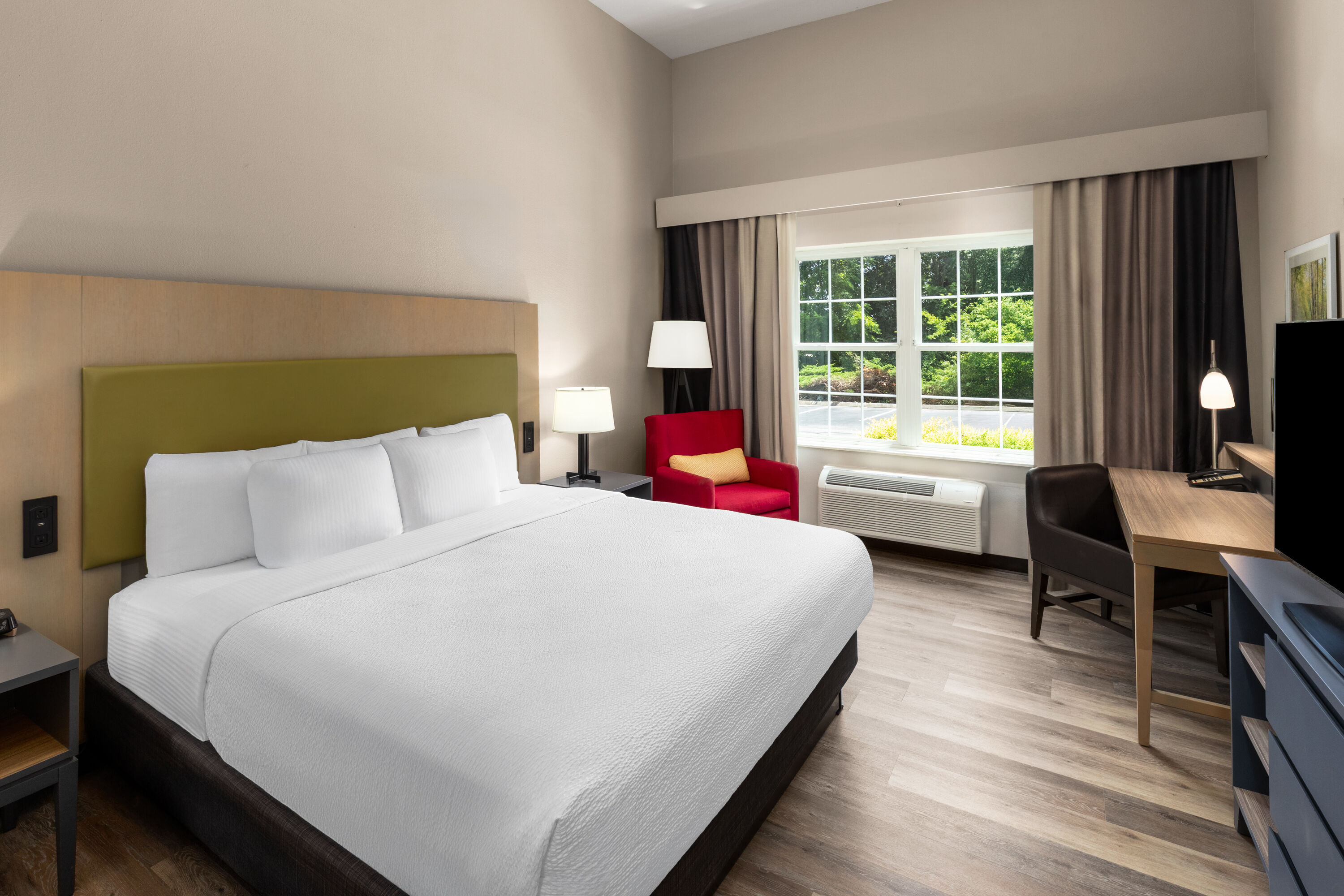 Guest room at the La Quinta Inn & Suites by Wyndham Knoxville West in Knoxville, Tennessee