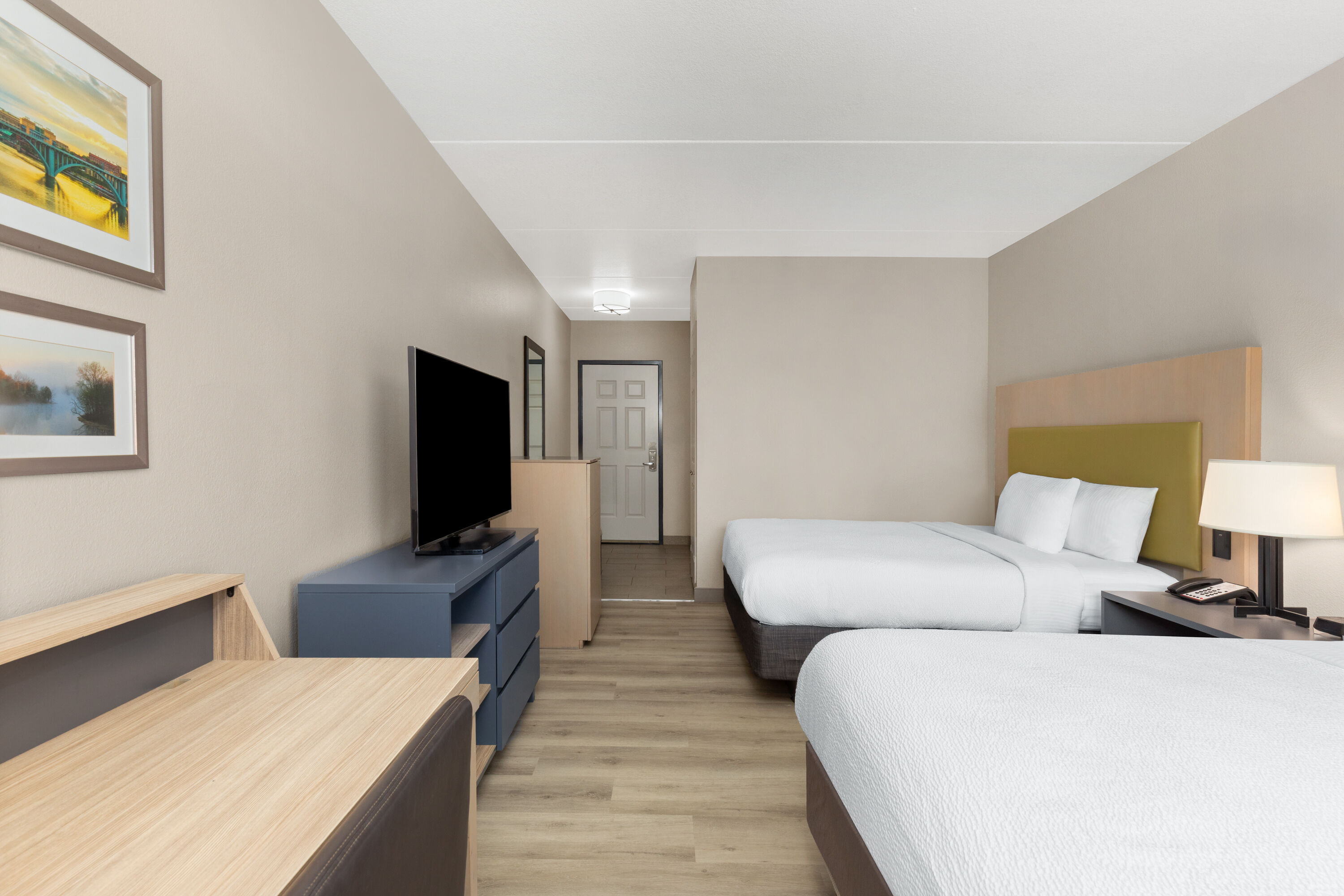 Guest room at the La Quinta Inn & Suites by Wyndham Knoxville West in Knoxville, Tennessee