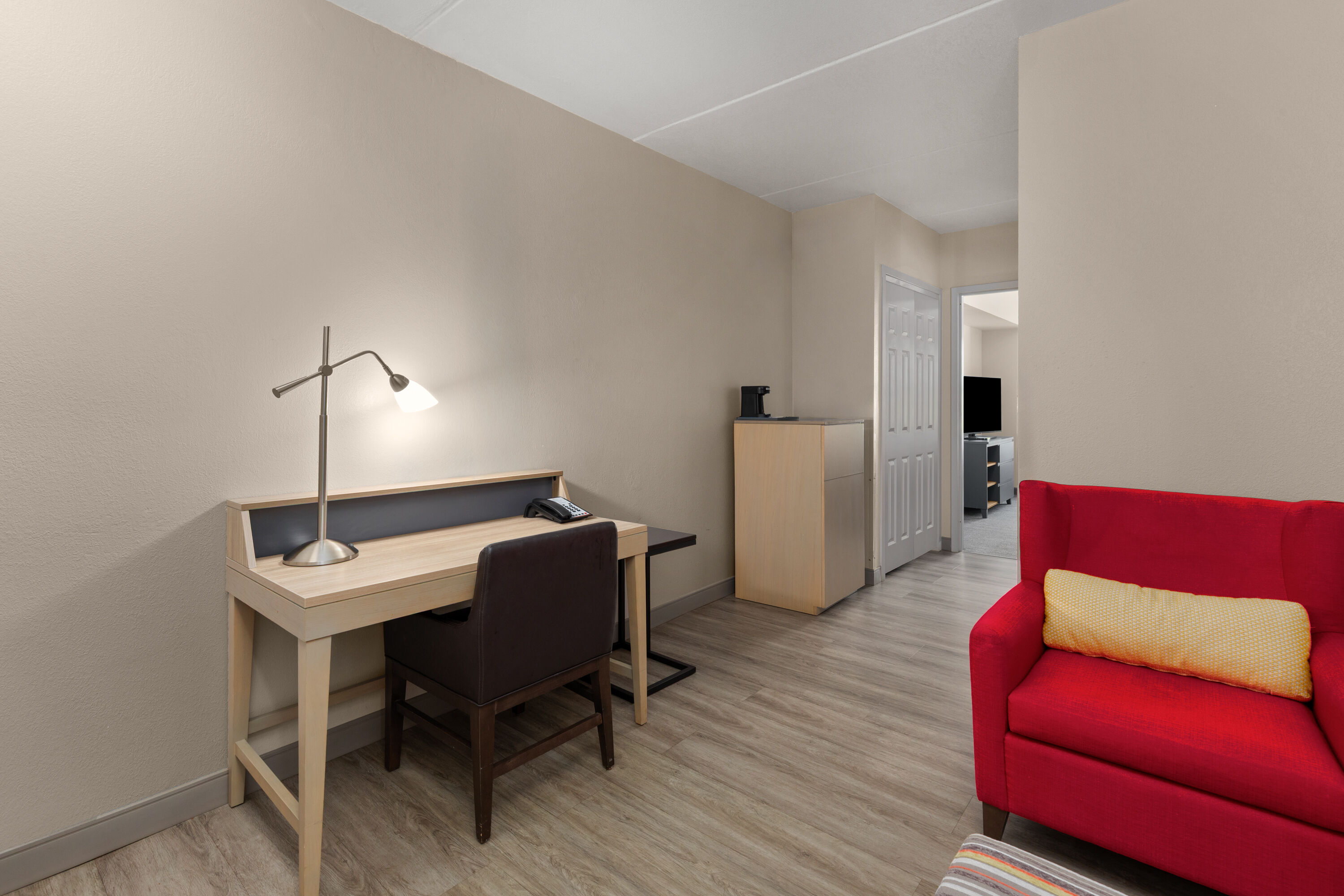 Guest room at the La Quinta Inn & Suites by Wyndham Knoxville West in Knoxville, Tennessee