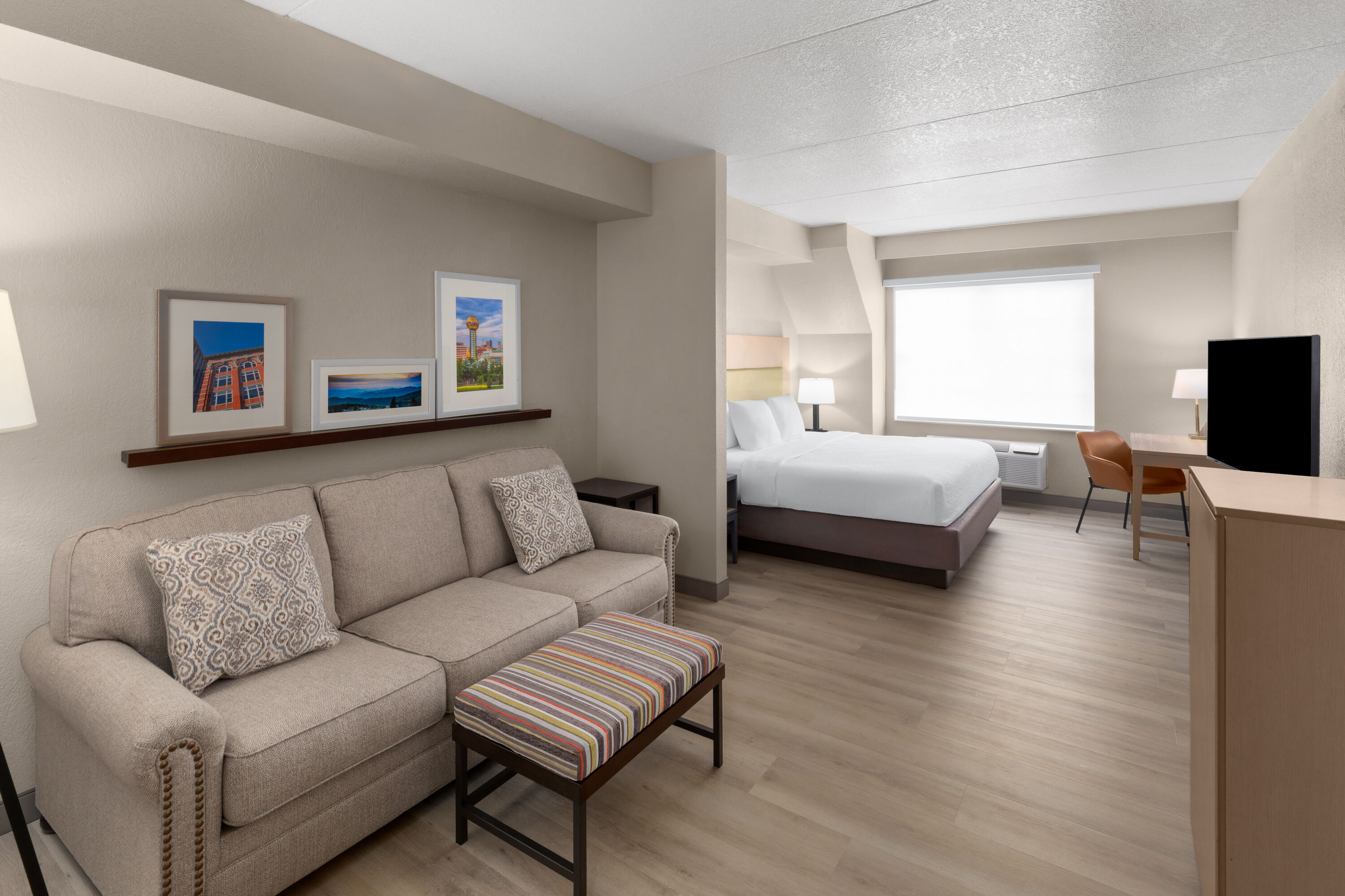 Guest room at the La Quinta Inn & Suites by Wyndham Knoxville West in Knoxville, Tennessee