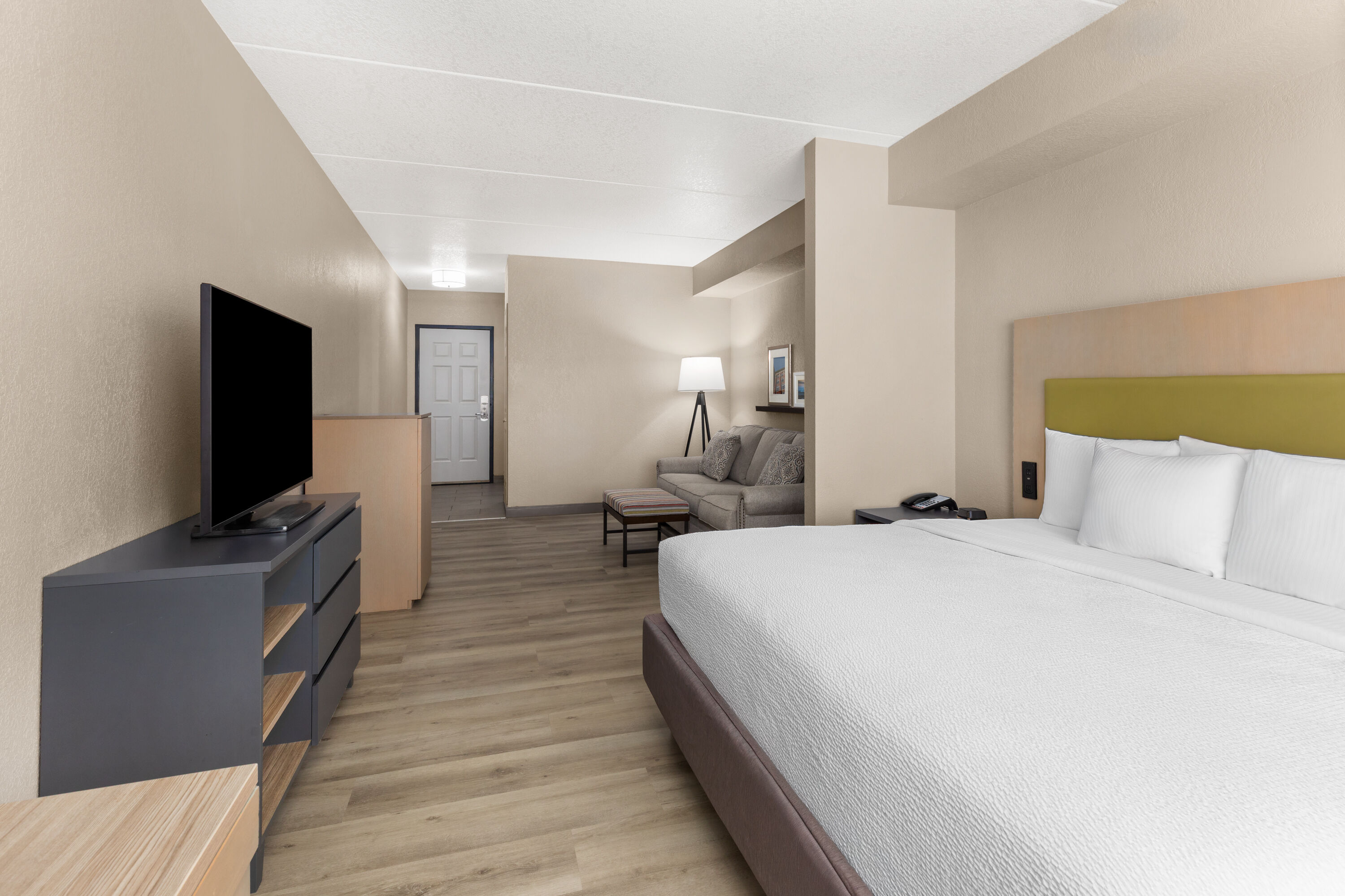 Guest room at the La Quinta Inn & Suites by Wyndham Knoxville West in Knoxville, Tennessee