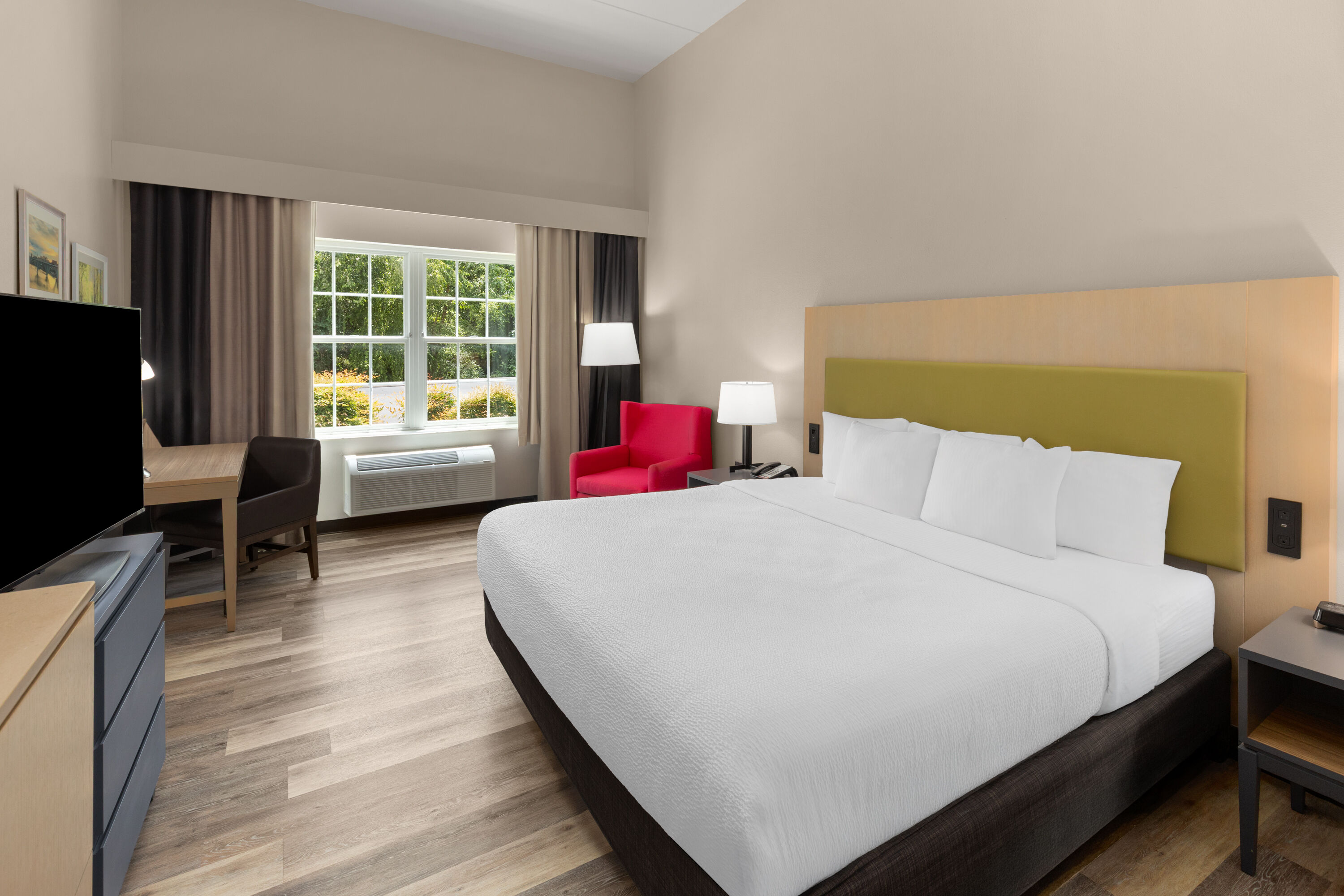 Guest room at the La Quinta Inn & Suites by Wyndham Knoxville West in Knoxville, Tennessee