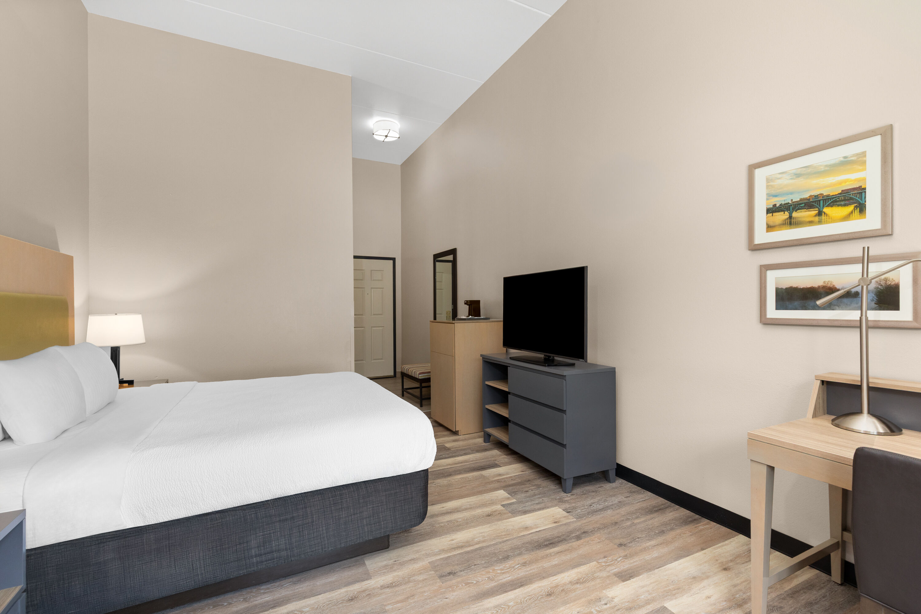 Guest room at the La Quinta Inn & Suites by Wyndham Knoxville West in Knoxville, Tennessee