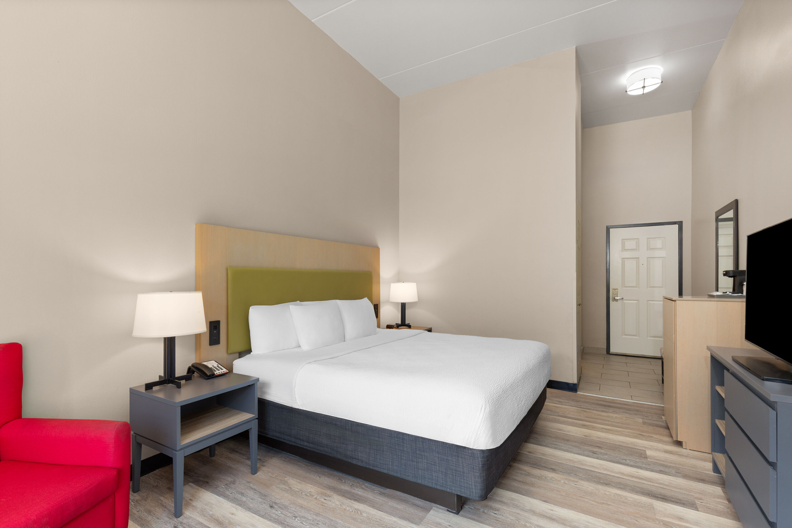 Guest room at the La Quinta Inn & Suites by Wyndham Knoxville West in Knoxville, Tennessee