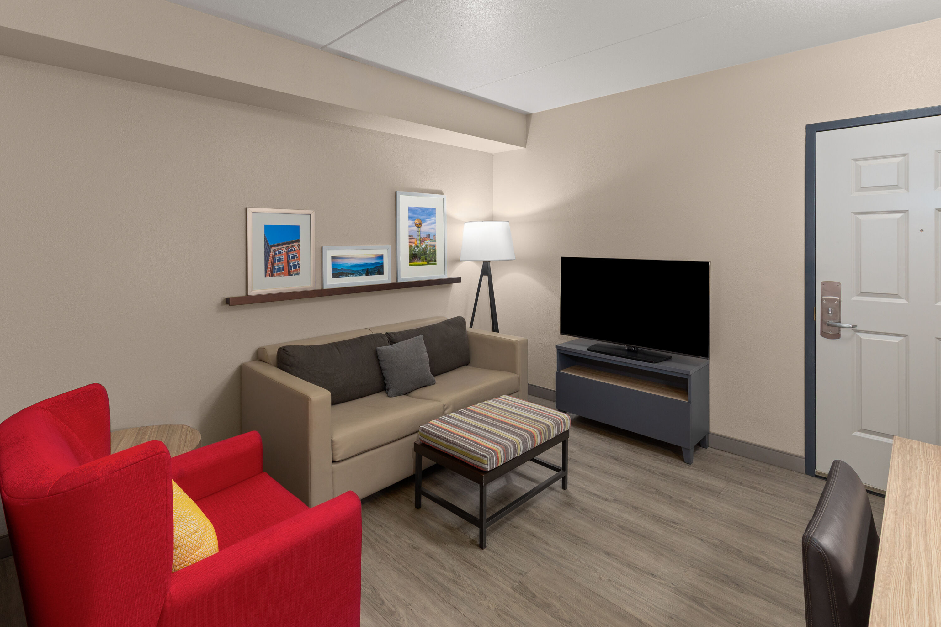 La Quinta Inn & Suites by Wyndham Knoxville West suite in Knoxville, Tennessee