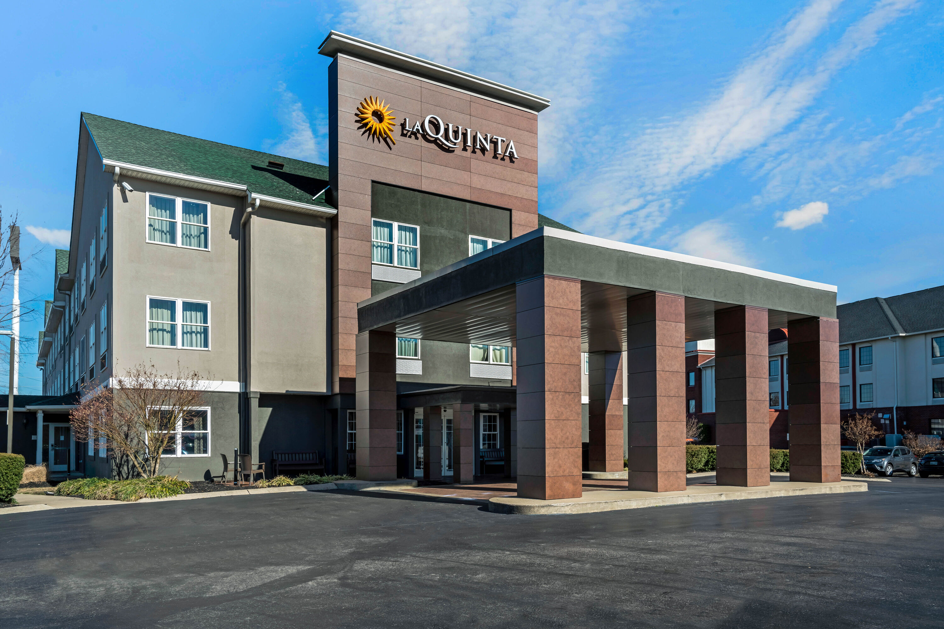Exterior Day Image of La Quinta Inn & Suites by Wyndham Lebanon hotel in Lebanon, Tennessee