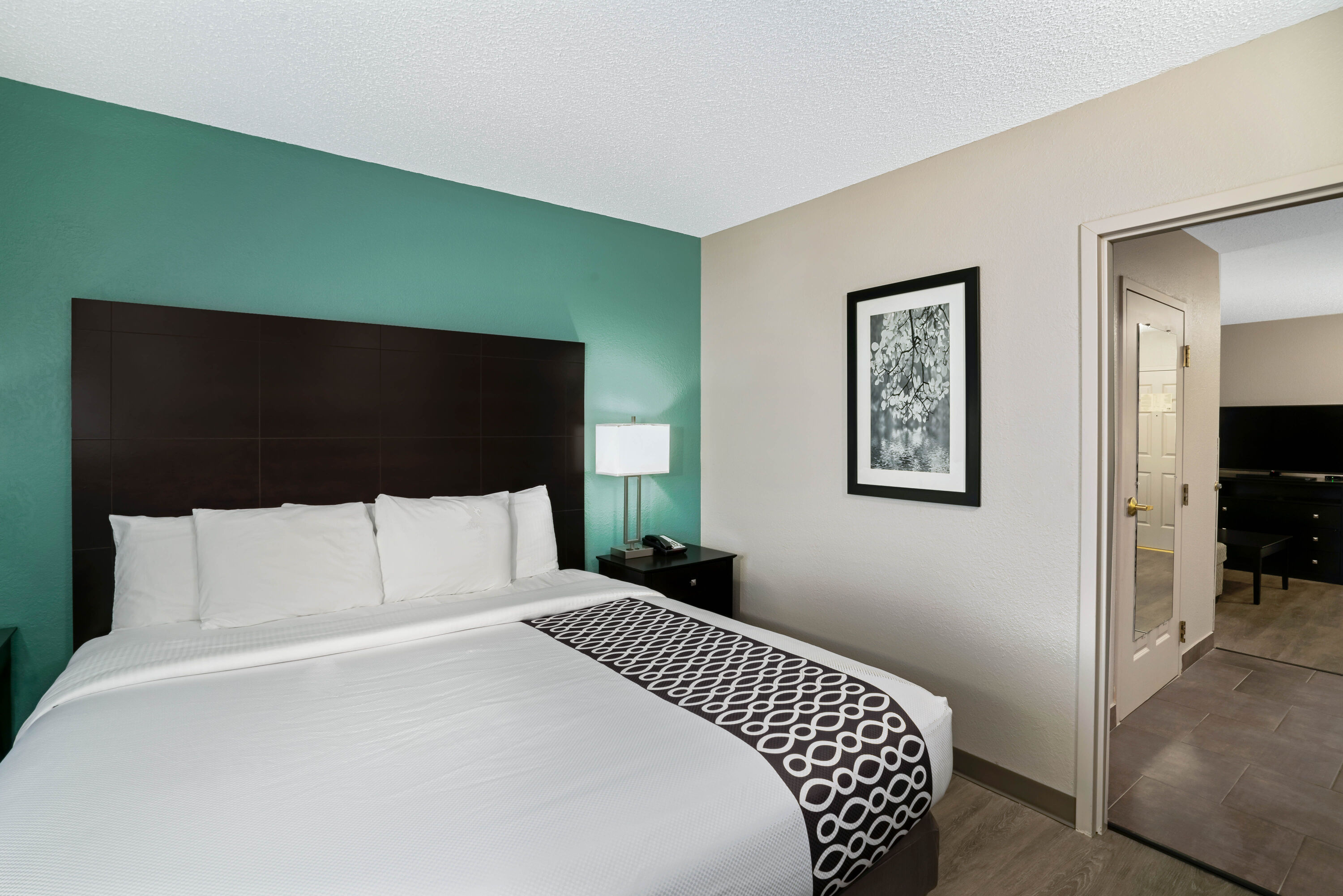 La Quinta Inn & Suites by Wyndham Lebanon suite in Lebanon, Tennessee