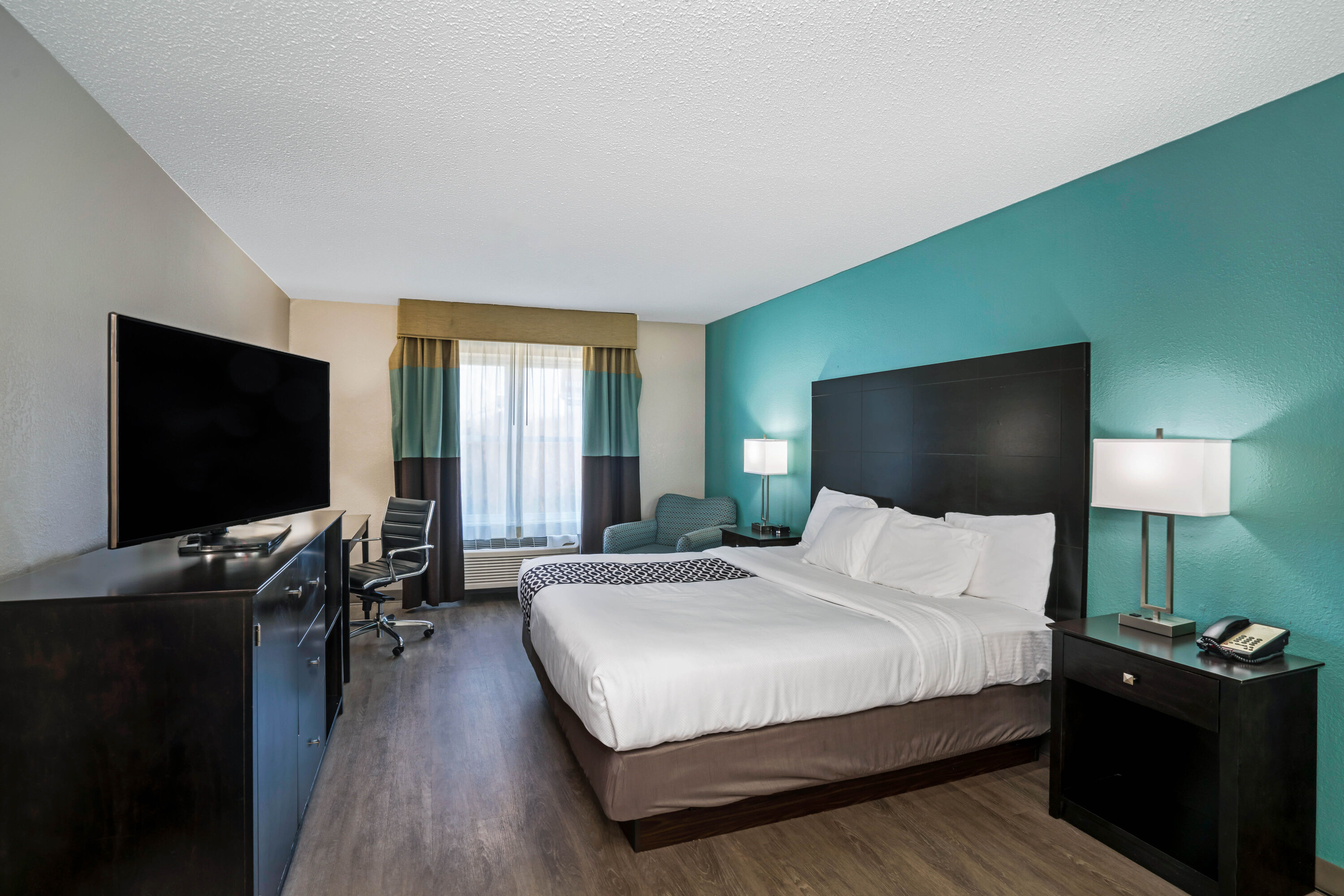 La Quinta Inn & Suites by Wyndham Lebanon suite in Lebanon, Tennessee