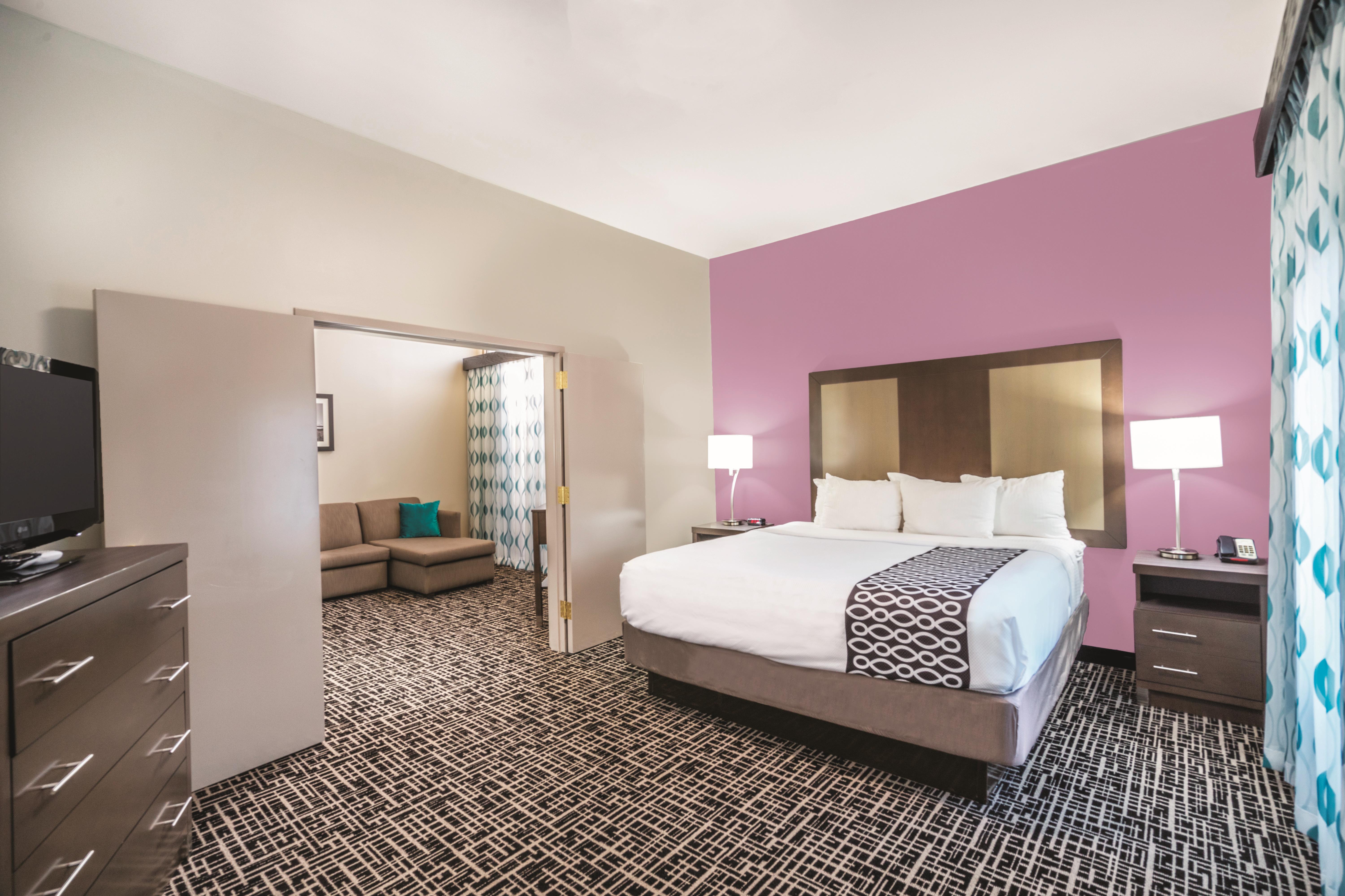 La Quinta Inn & Suites by Wyndham Loudon suite in Loudon, Tennessee