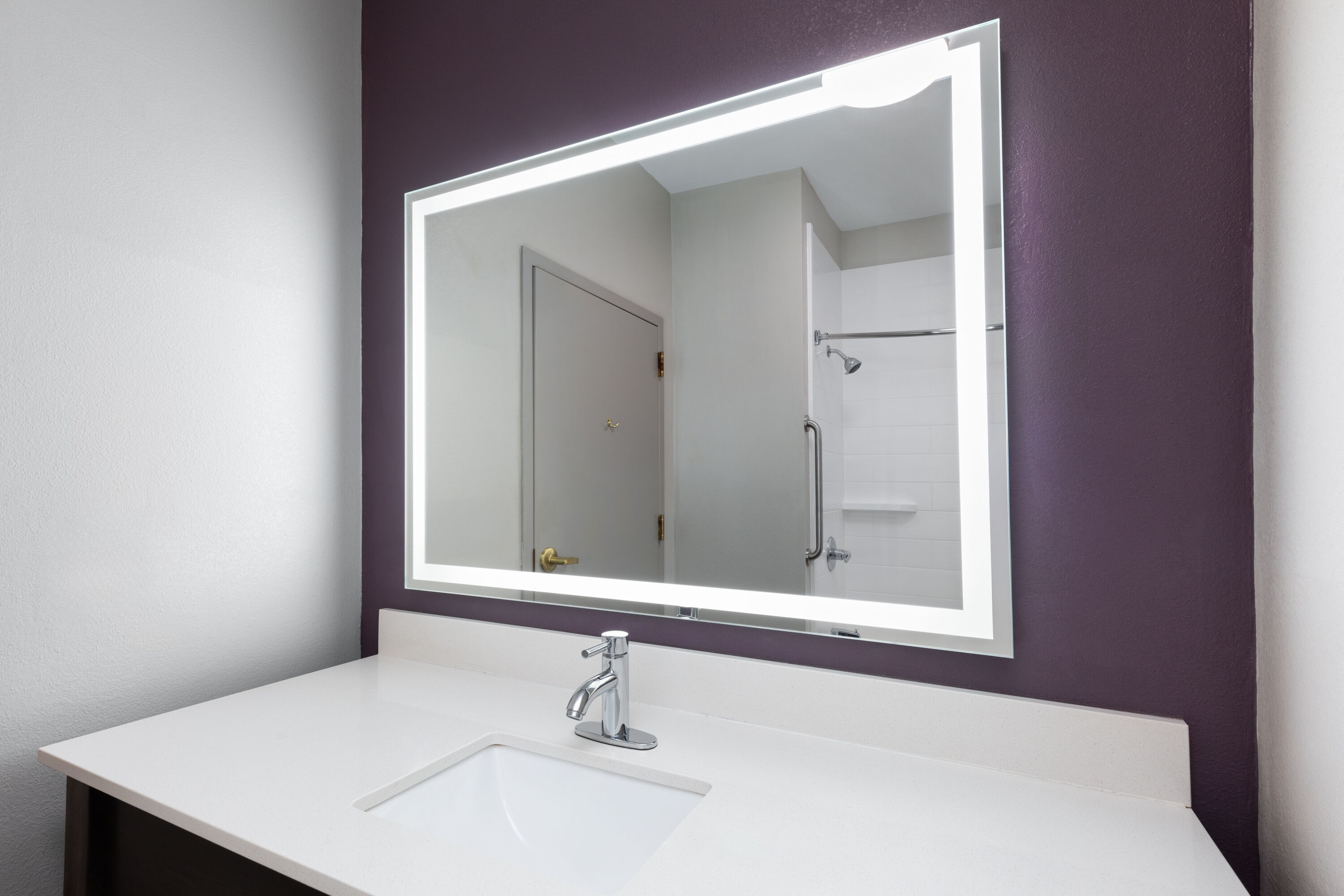 Guest room bath at the La Quinta Inn & Suites by Wyndham Loudon in Loudon, Tennessee