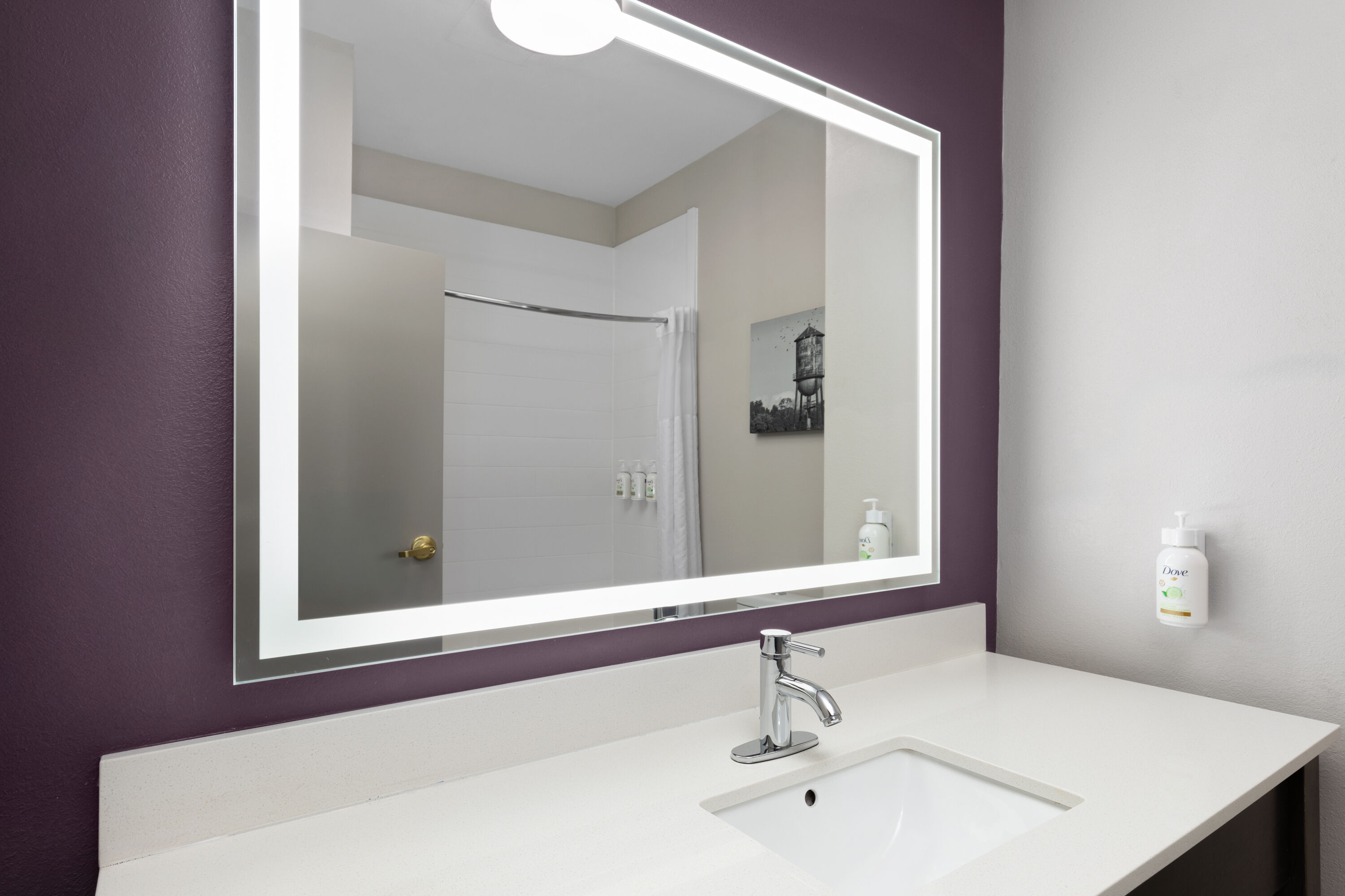 Guest room bath at the La Quinta Inn & Suites by Wyndham Loudon in Loudon, Tennessee