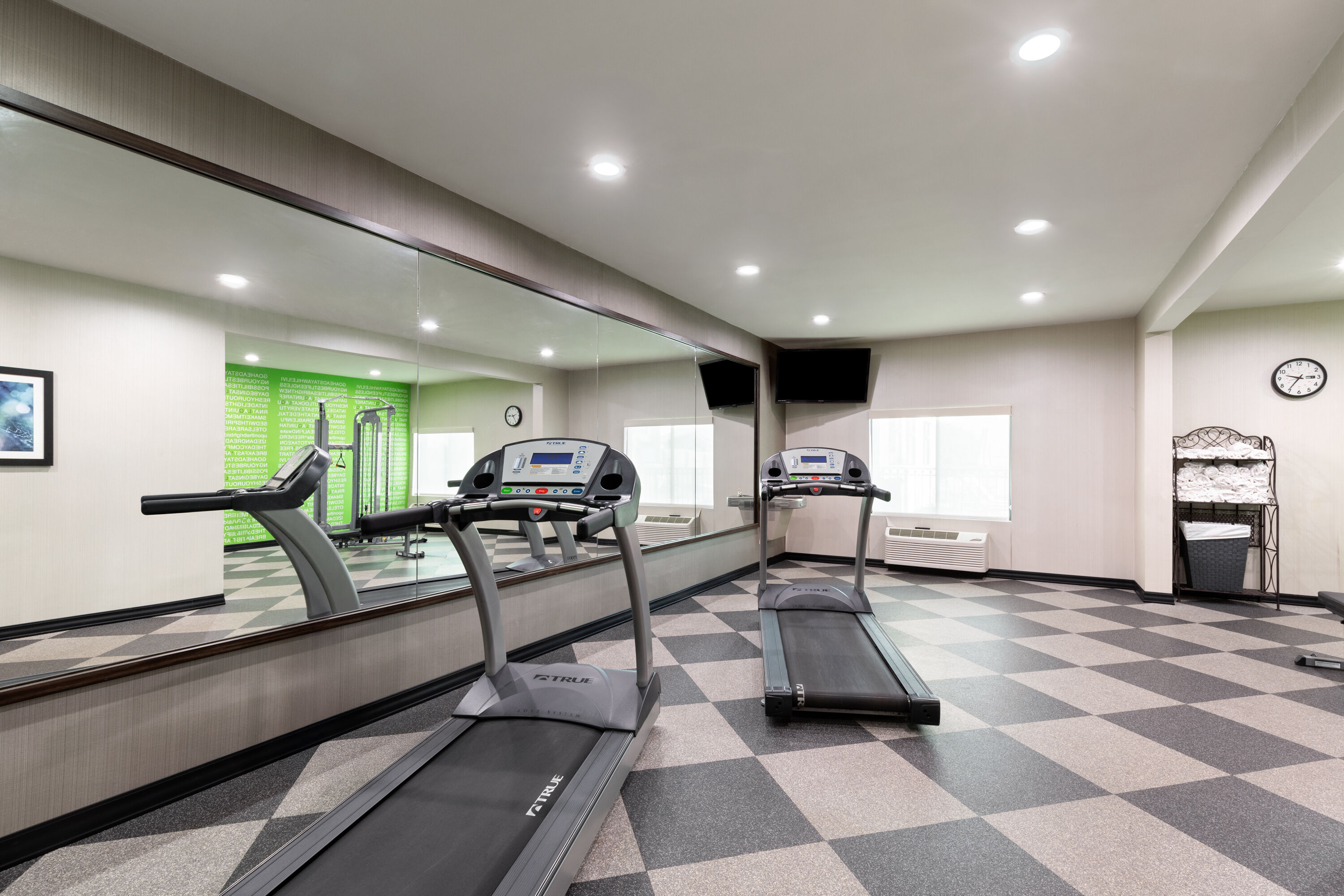 Fitness room at La Quinta Inn & Suites by Wyndham Loudon in Loudon, Tennessee