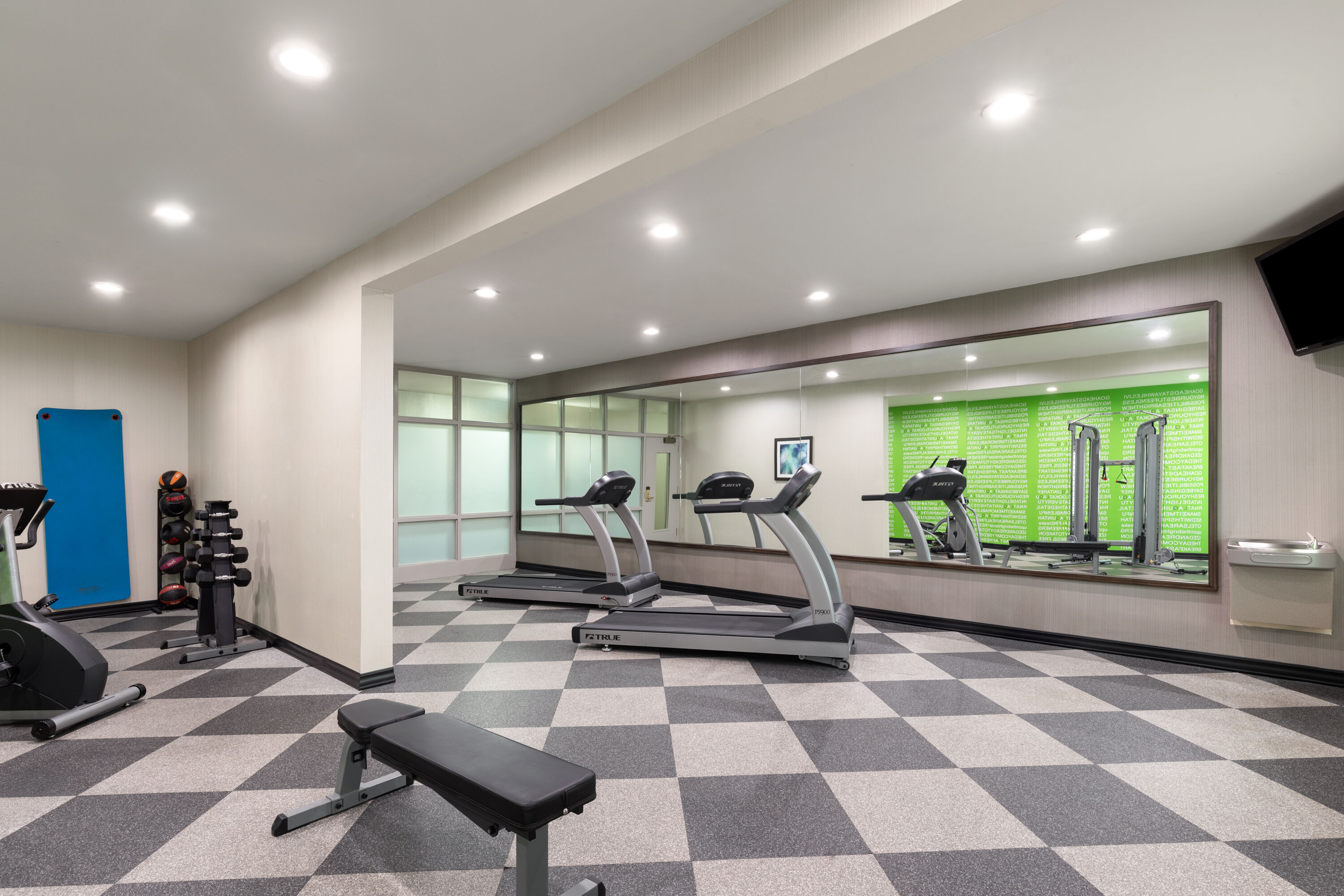 Fitness room at La Quinta Inn & Suites by Wyndham Loudon in Loudon, Tennessee