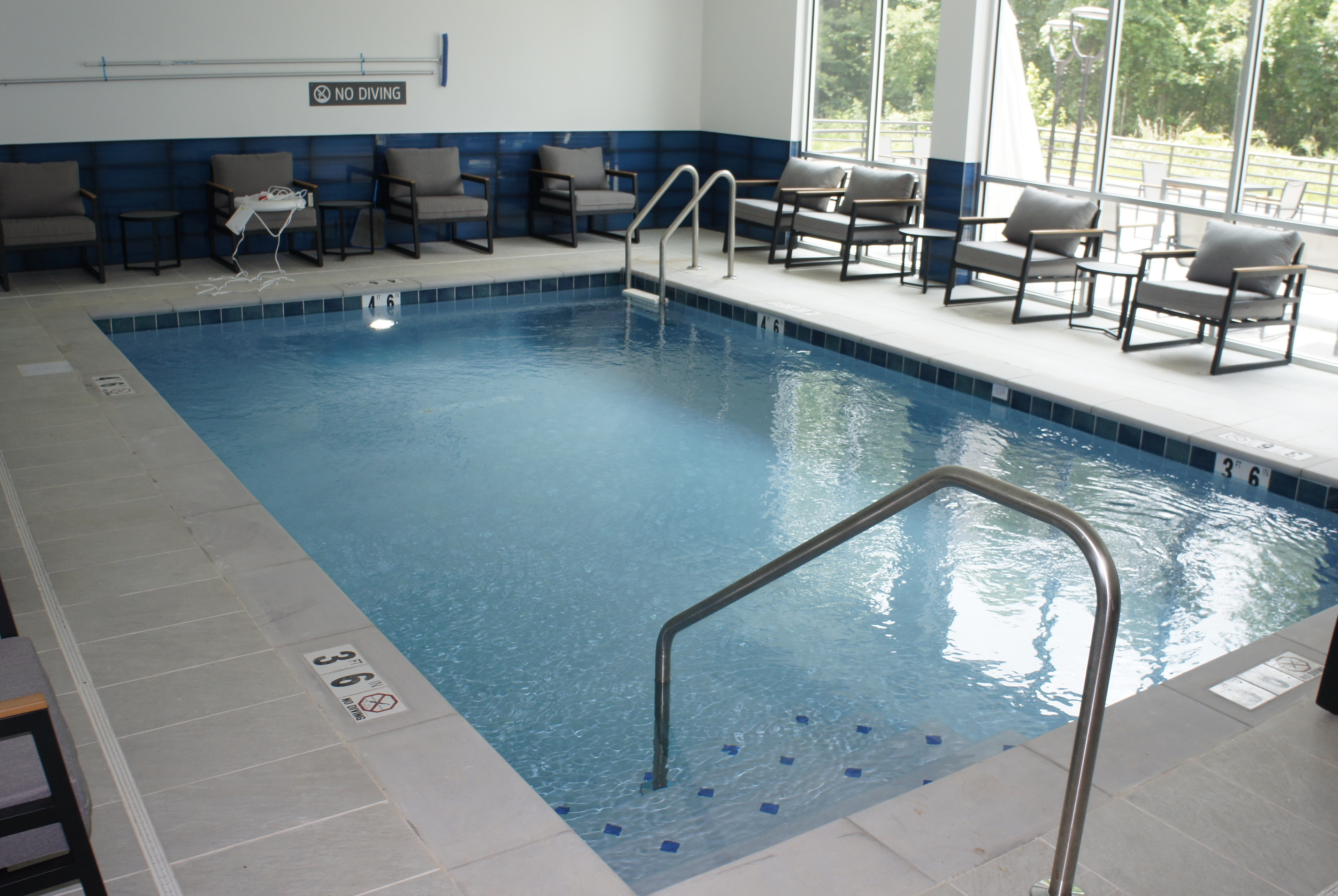 Indoor pool at the La Quinta Inn & Suites by Wyndham Manchester / Arnold AFB in Manchester, Tennessee