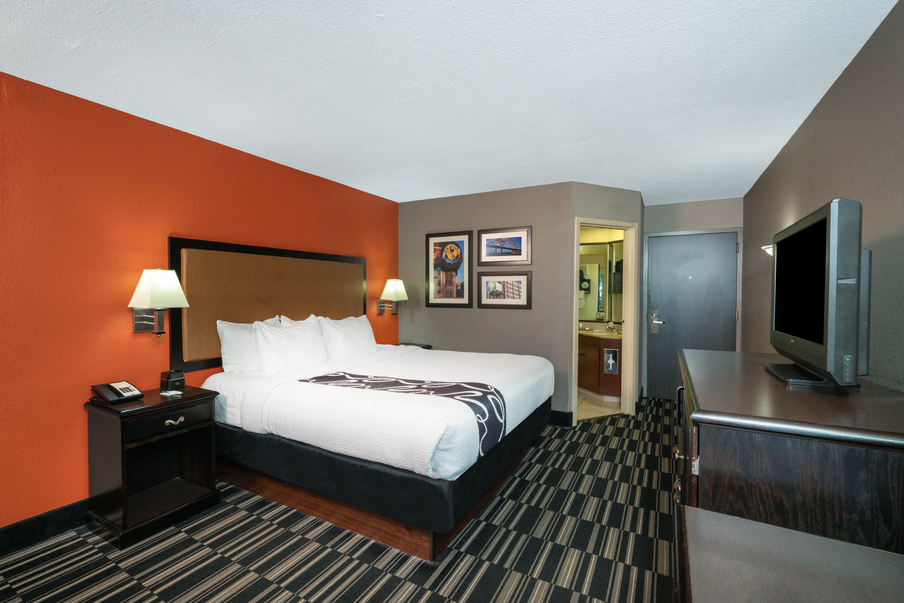 Guest room at the La Quinta Inn & Suites by Wyndham Memphis Airport Graceland in Memphis, Tennessee