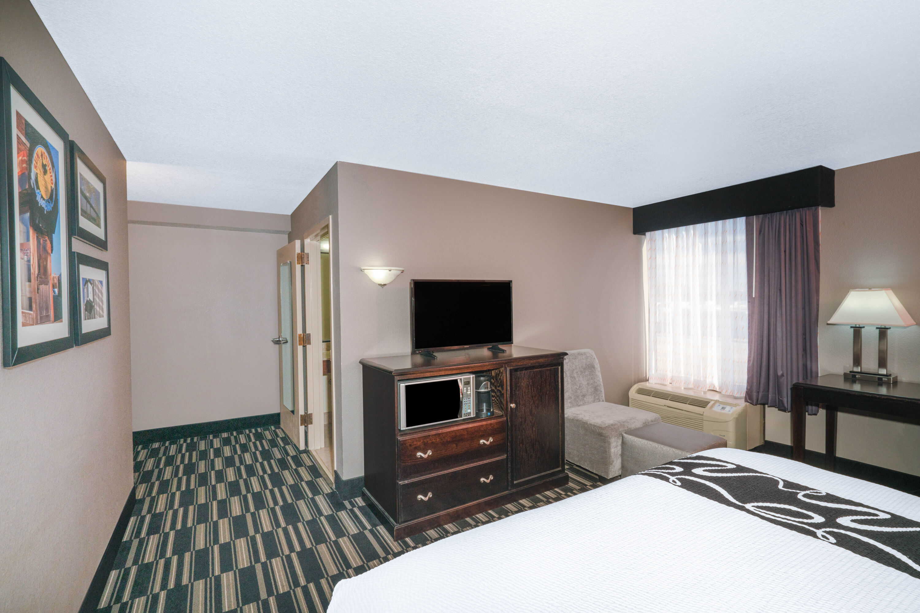 Guest room at the La Quinta Inn & Suites by Wyndham Memphis Airport Graceland in Memphis, Tennessee