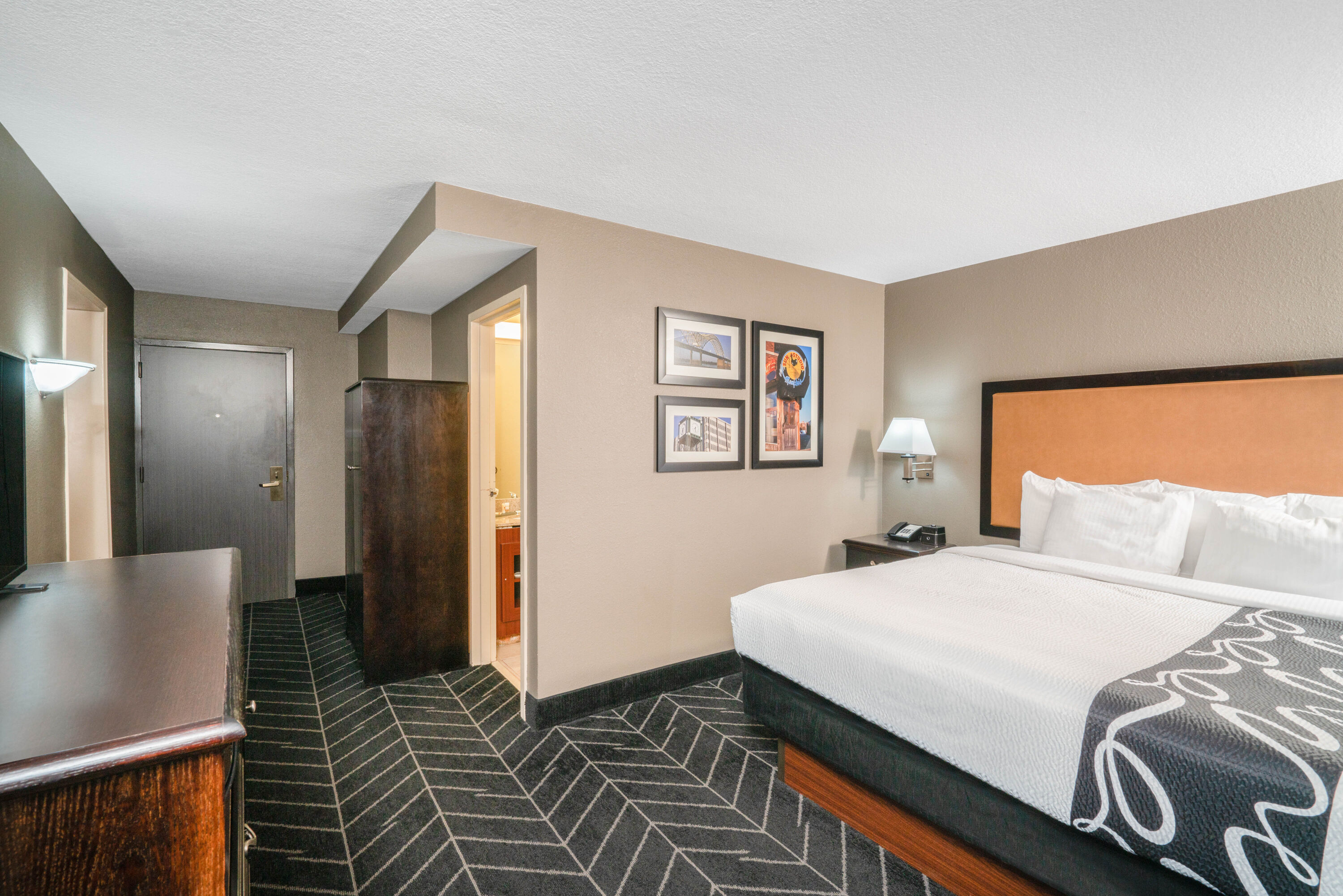 La Quinta Inn & Suites by Wyndham Memphis Airport Graceland suite in Memphis, Tennessee