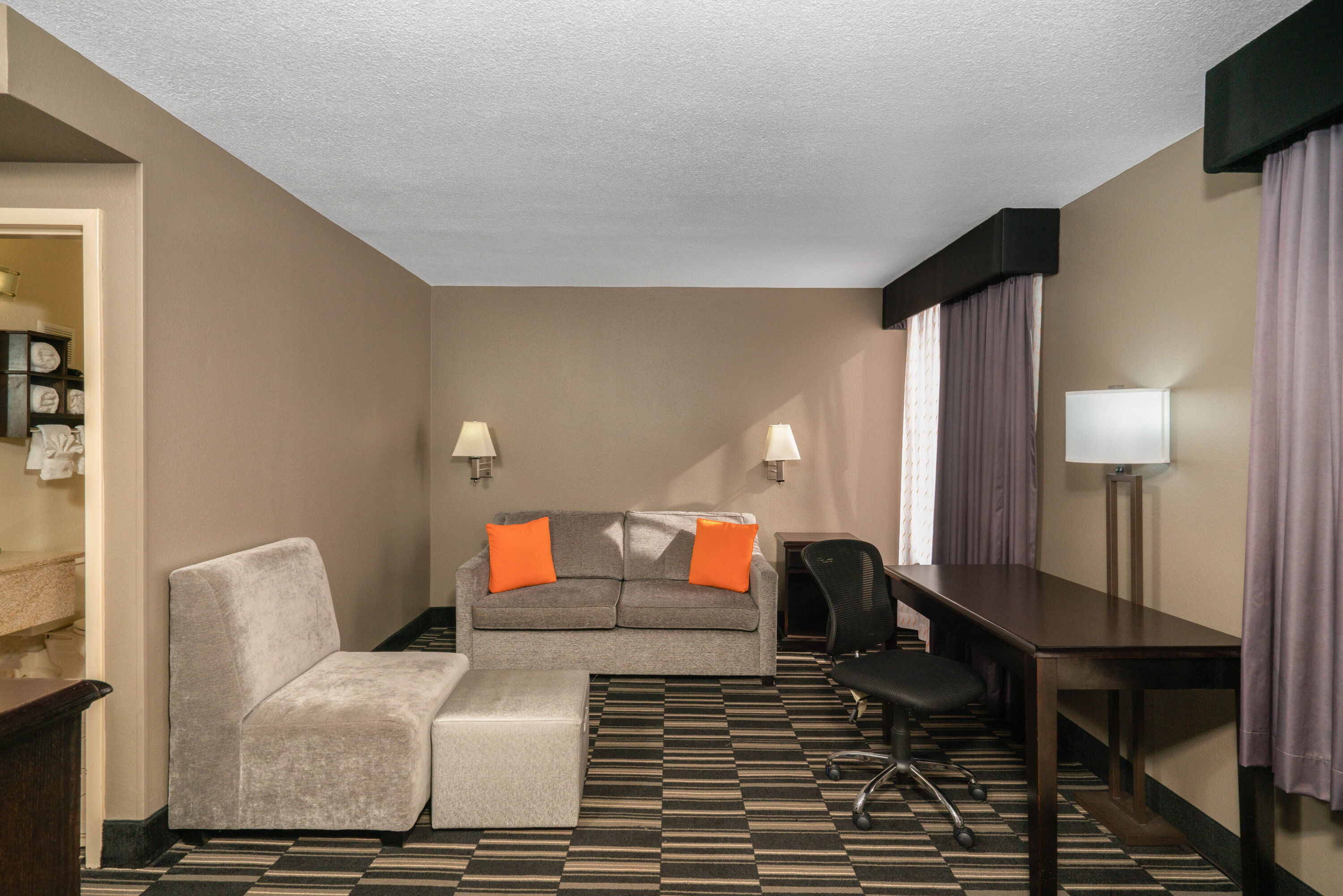 La Quinta Inn & Suites by Wyndham Memphis Airport Graceland suite in Memphis, Tennessee