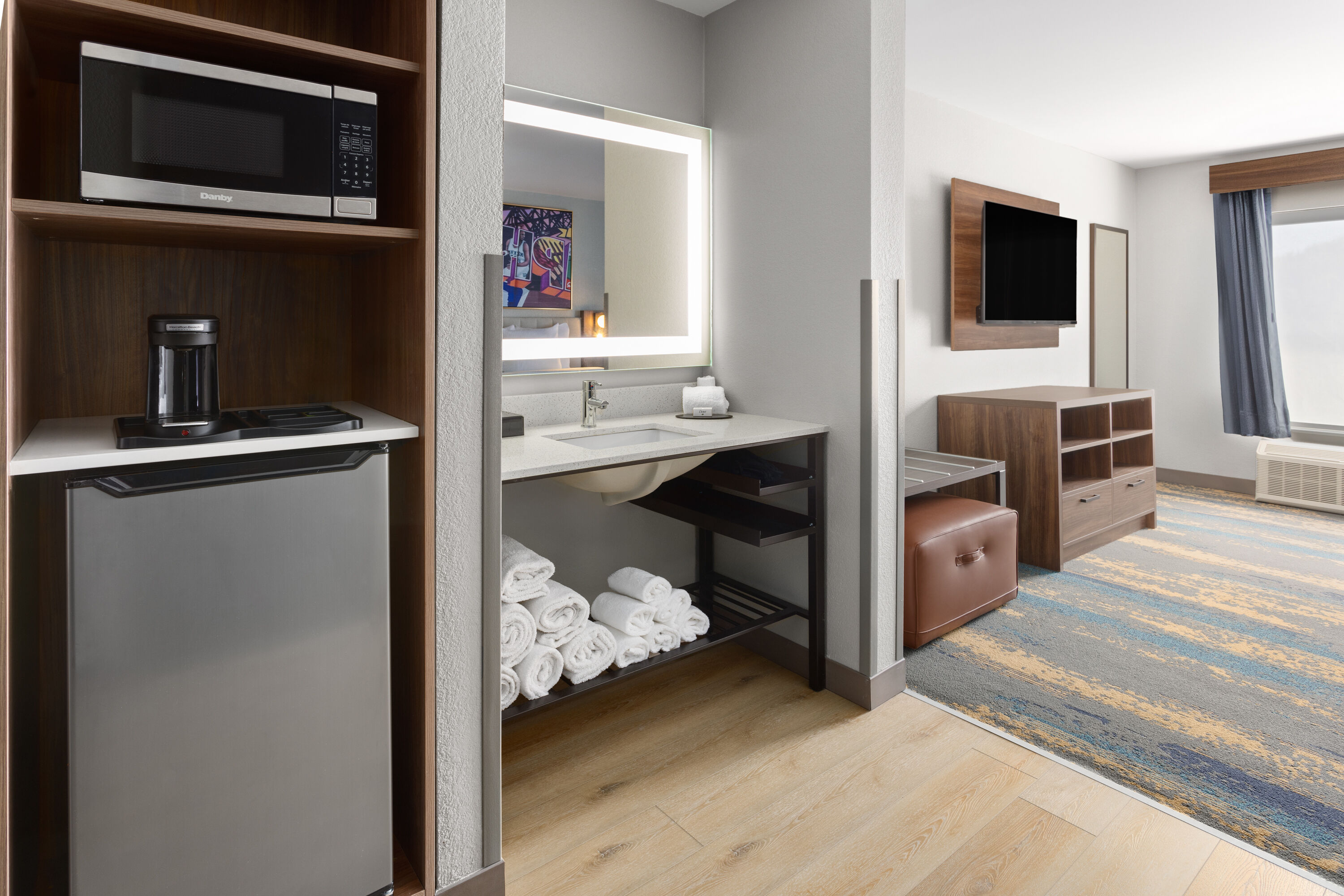 Guest room at the La Quinta Inn & Suites by Wyndham Memphis I-240 in Memphis, Tennessee