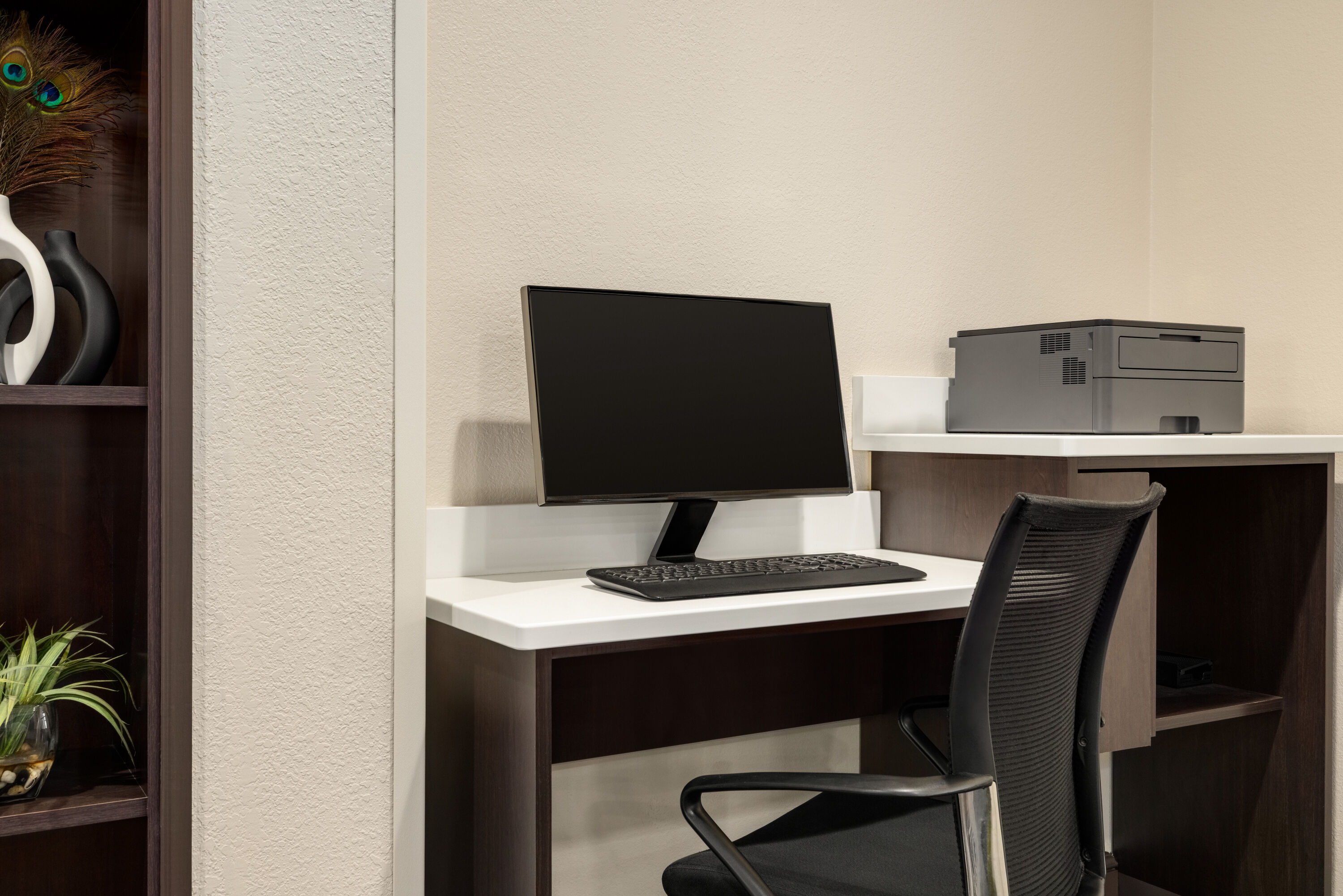 La Quinta Inn & Suites by Wyndham Memphis Wolfchase business center in Memphis, Tennessee