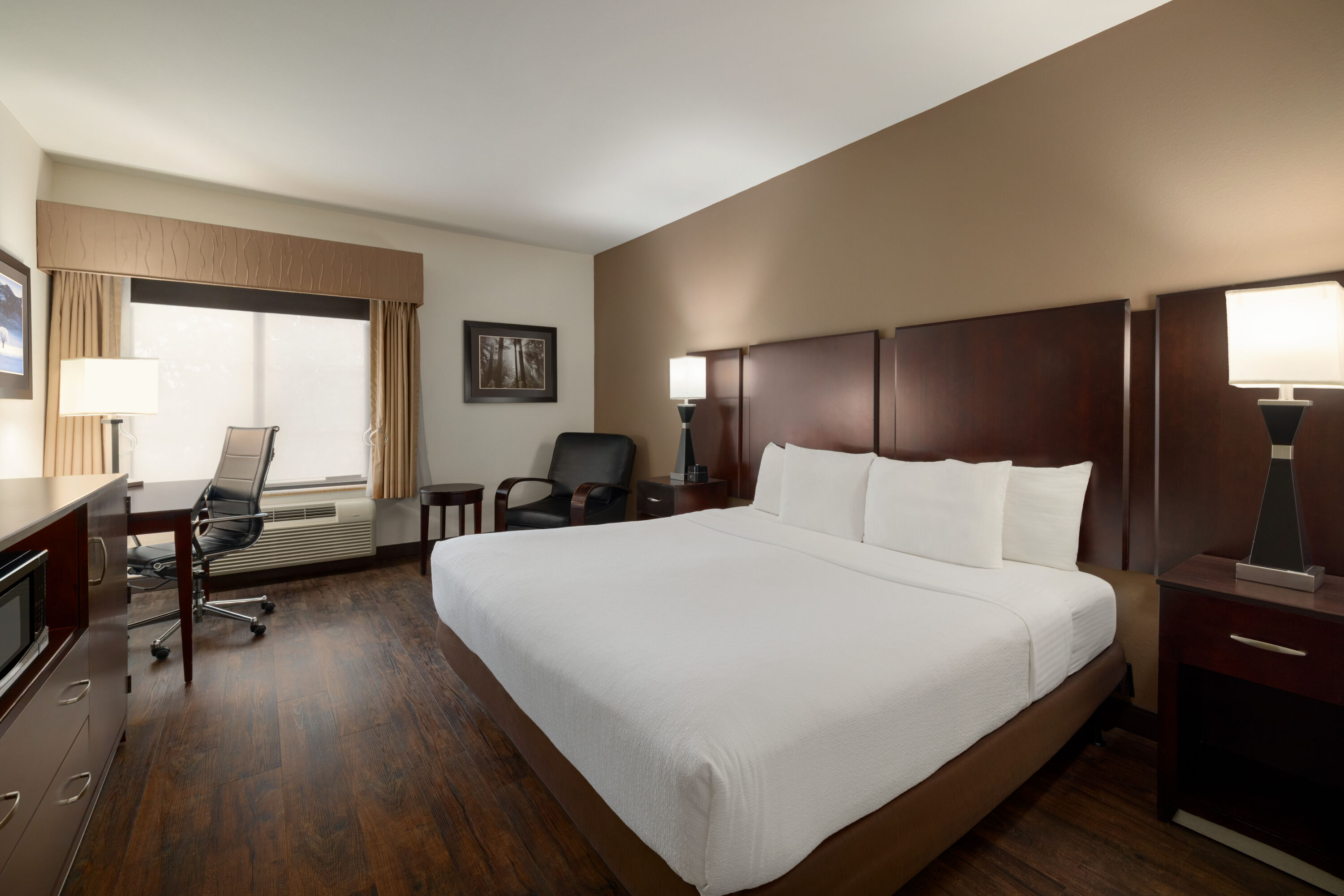 Guest room at the La Quinta Inn & Suites by Wyndham Memphis Wolfchase in Memphis, Tennessee