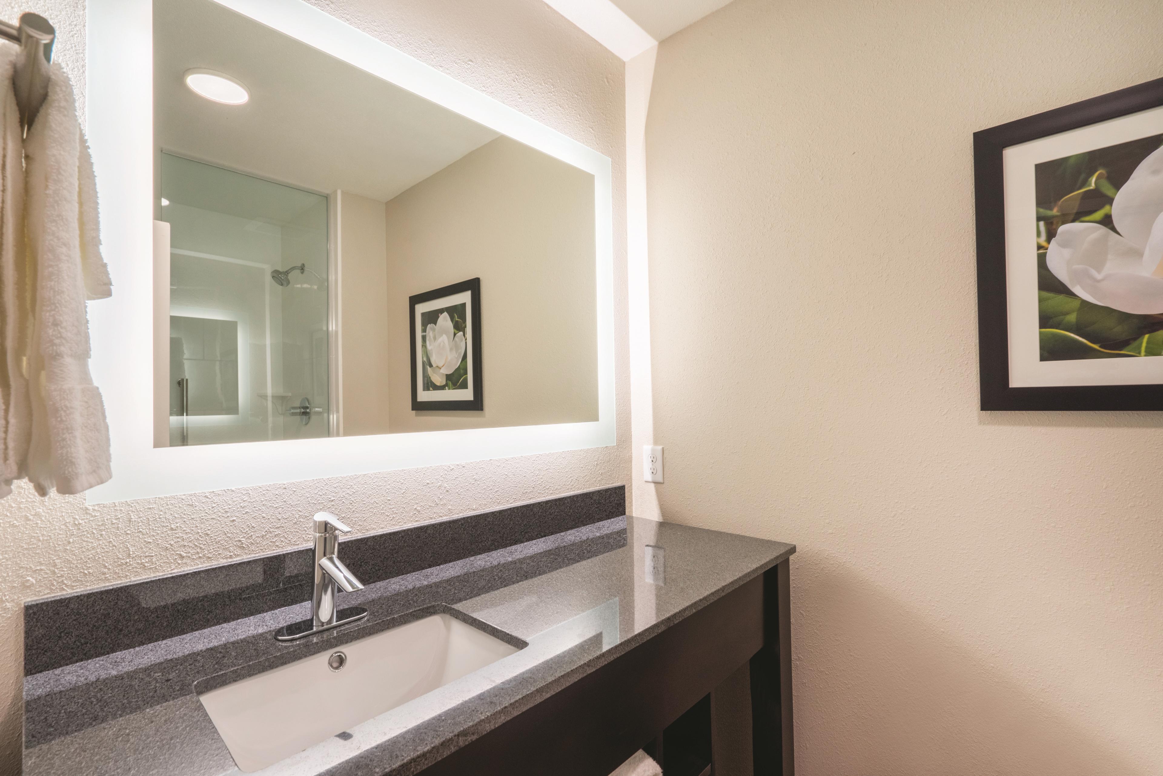 Guest room at the La Quinta Inn & Suites by Wyndham Memphis Downtown in Memphis, Tennessee