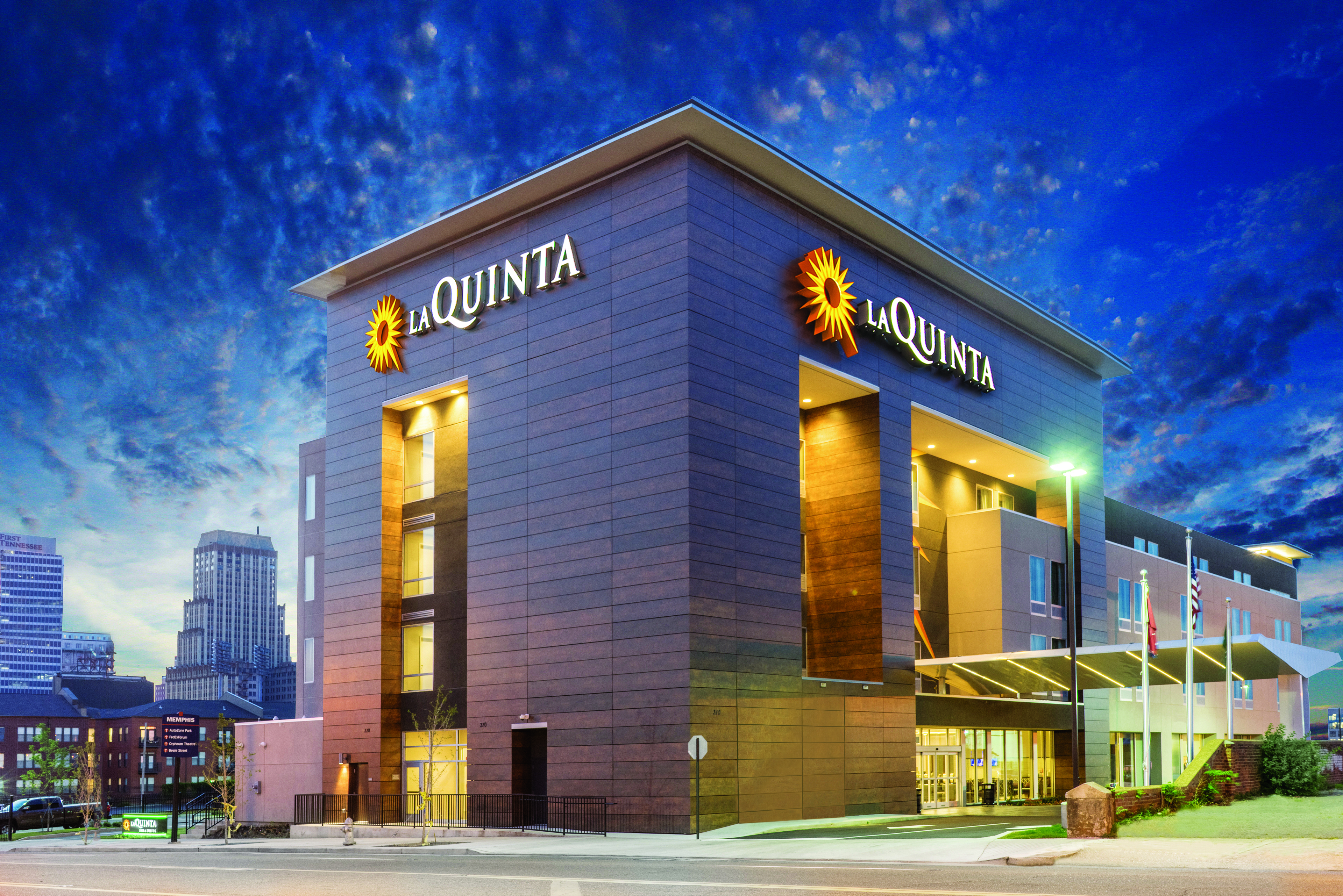Exterior of La Quinta Inn & Suites by Wyndham Memphis Downtown hotel in Memphis, Tennessee