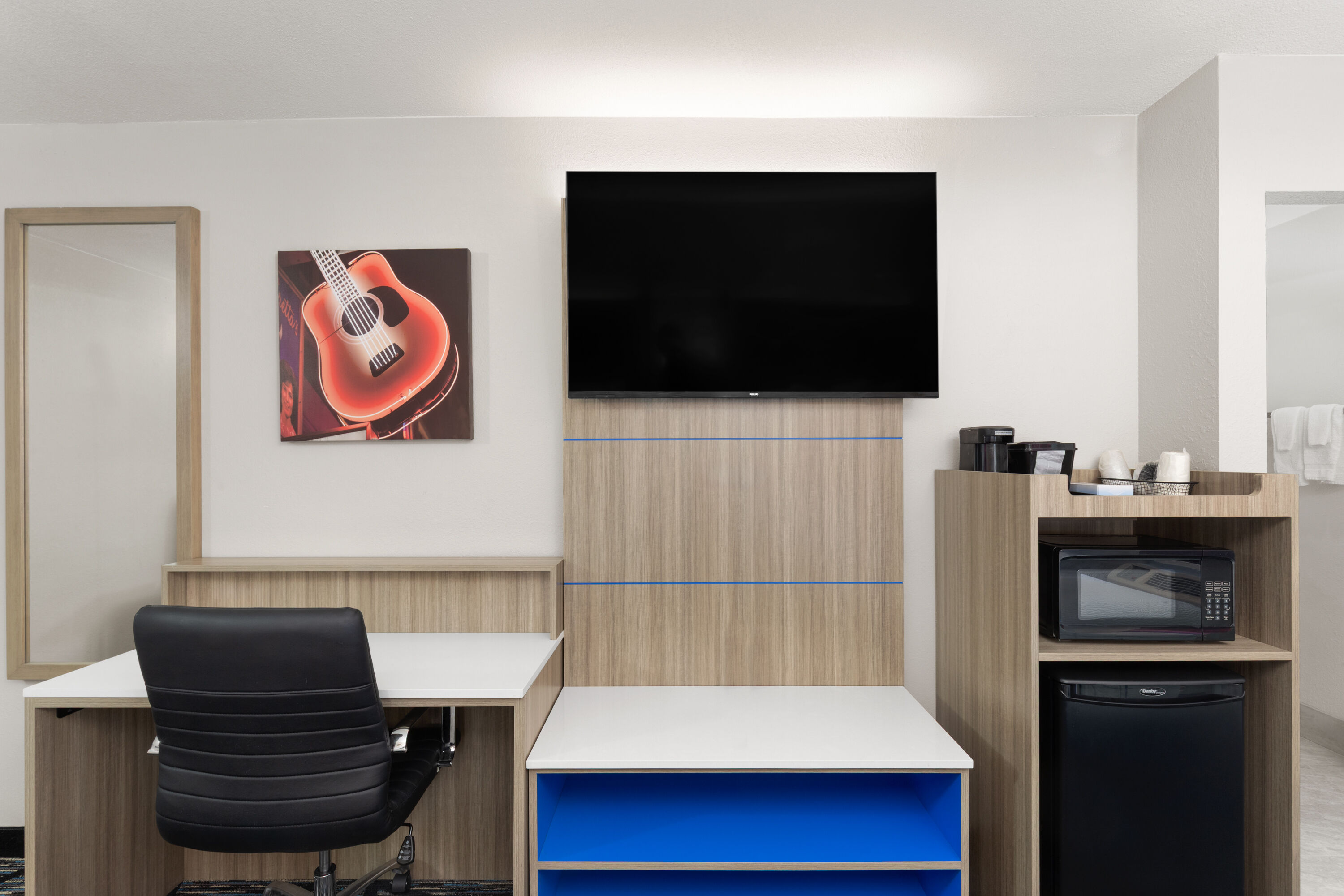 Guest room at the La Quinta Inn by Wyndham Nashville South in Nashville, Tennessee