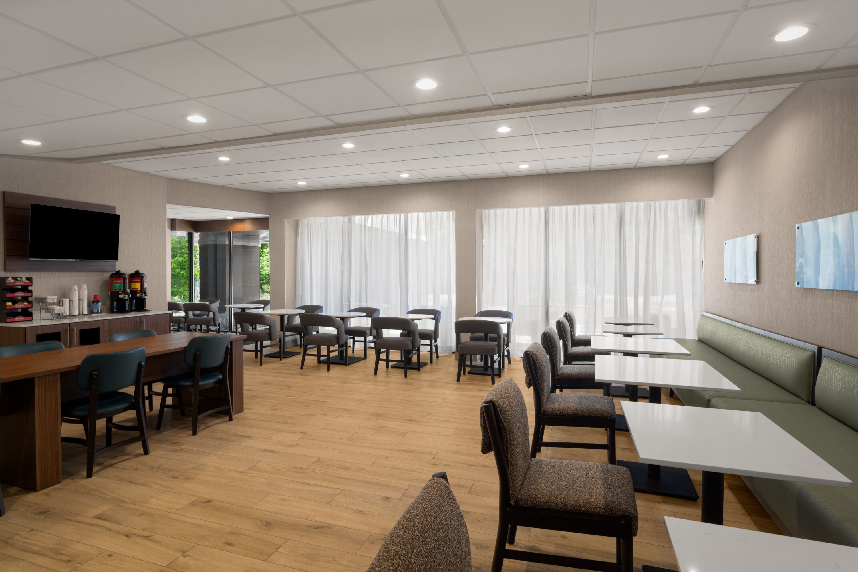 Free breakfast at La Quinta Inn & Suites by Wyndham Nashville Airport/Opryland in Nashville, Tennessee