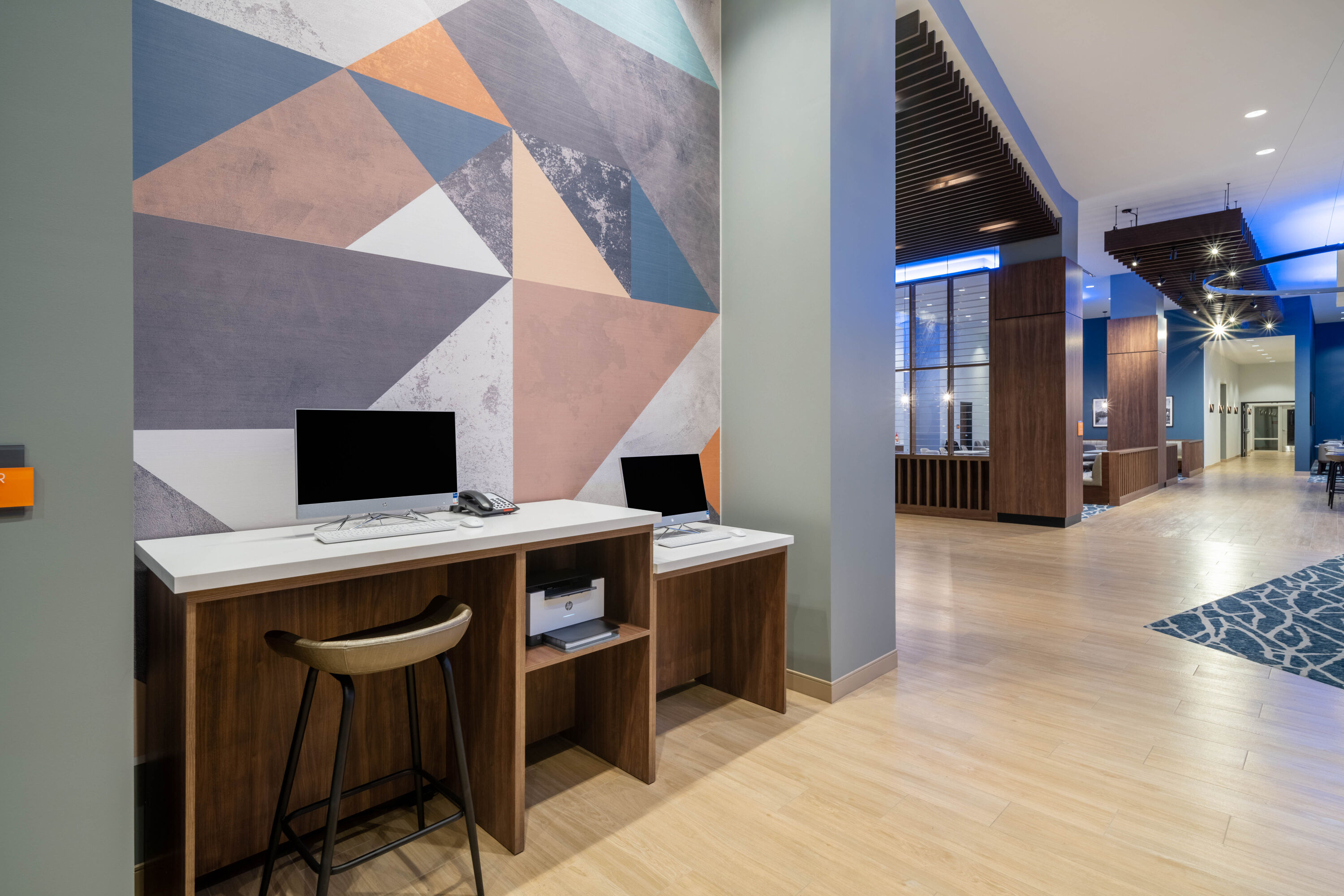 La Quinta Inn & Suites by Wyndham Nashville Downtown/Stadium business center in Nashville, Tennessee