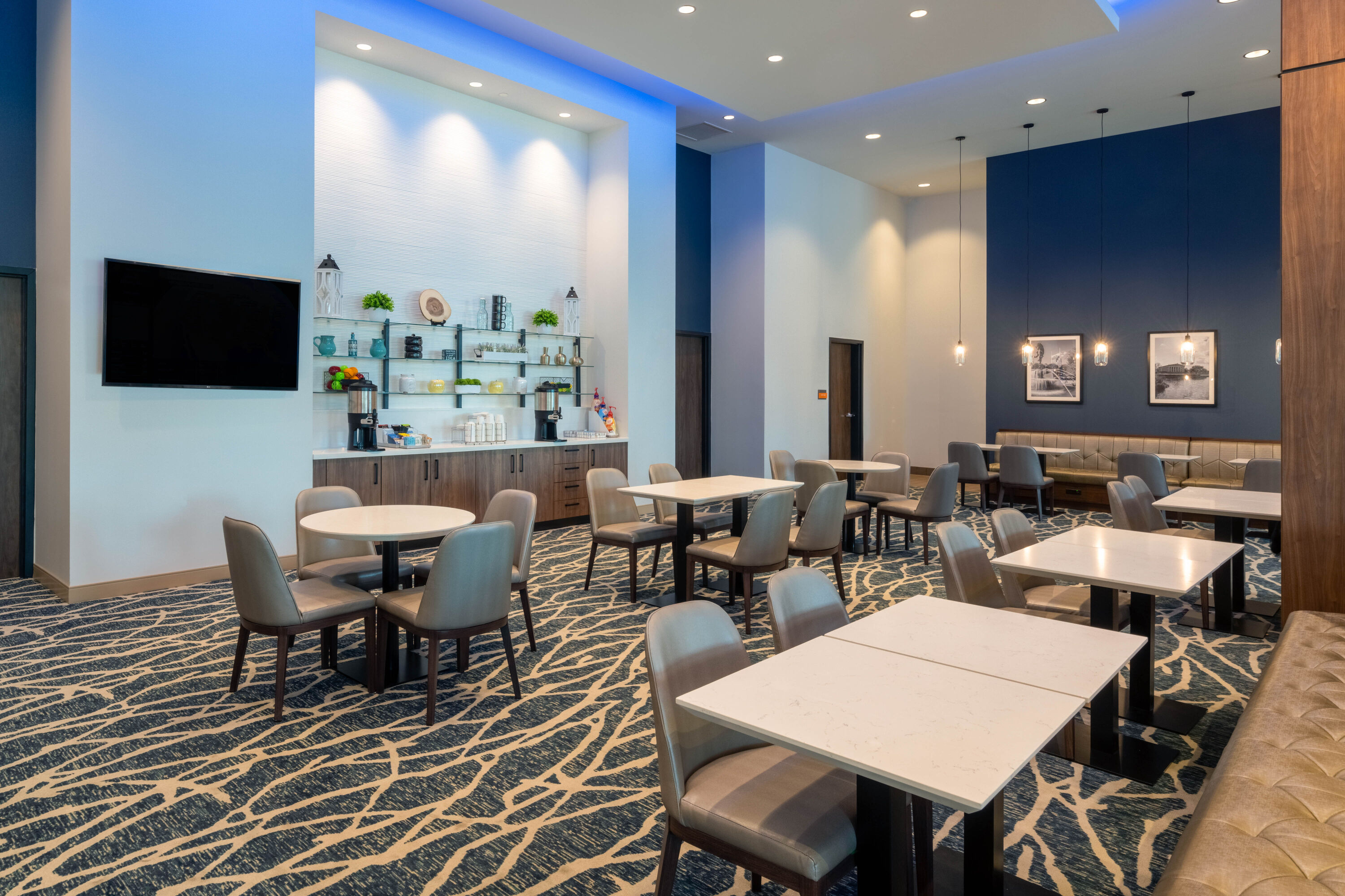 Free breakfast at La Quinta Inn & Suites by Wyndham Nashville Downtown/Stadium in Nashville, Tennessee