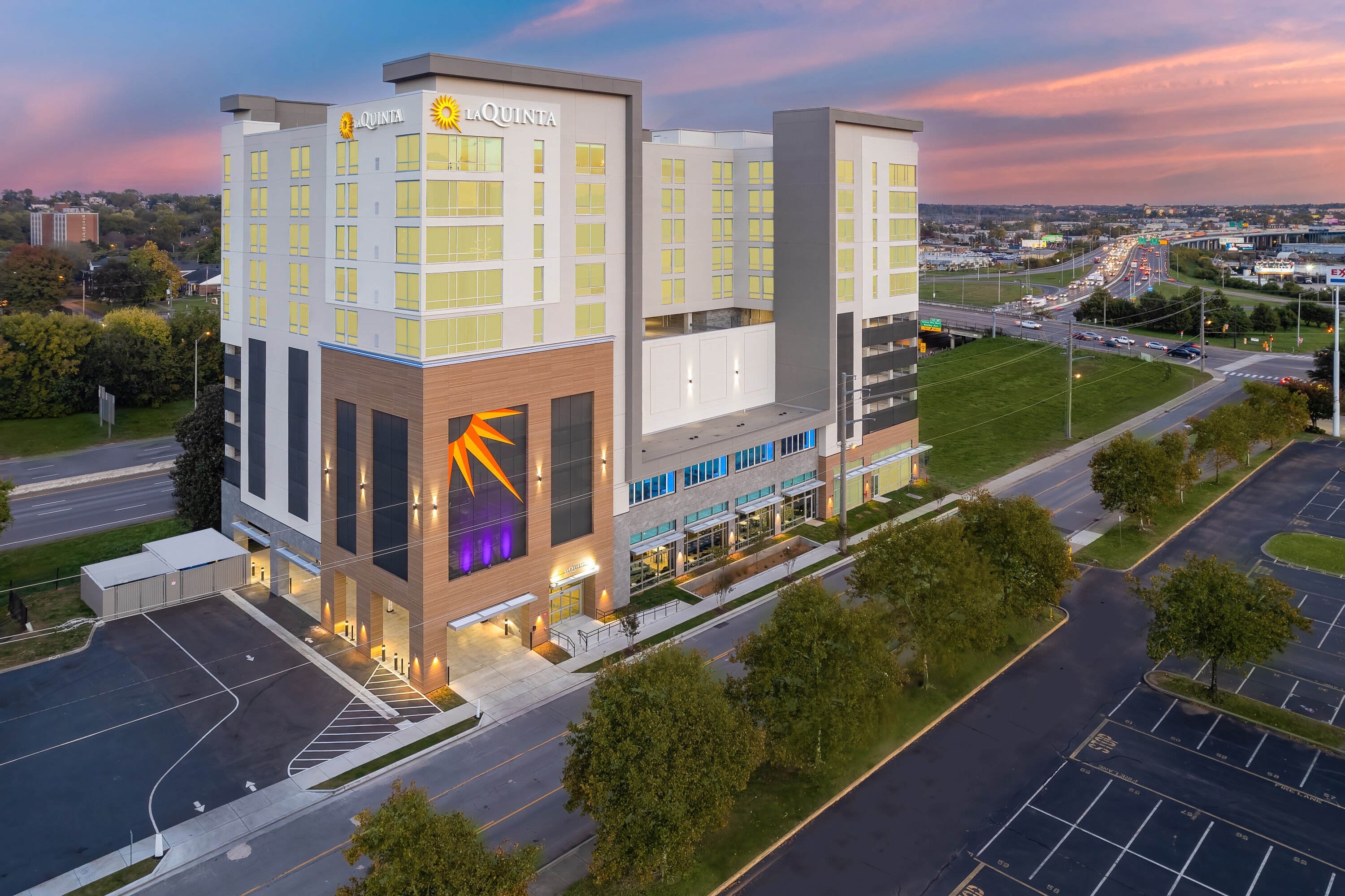 La Quinta Inn & Suites by Wyndham Nashville Downtown/Stadium | Nashville,  TN Hotels