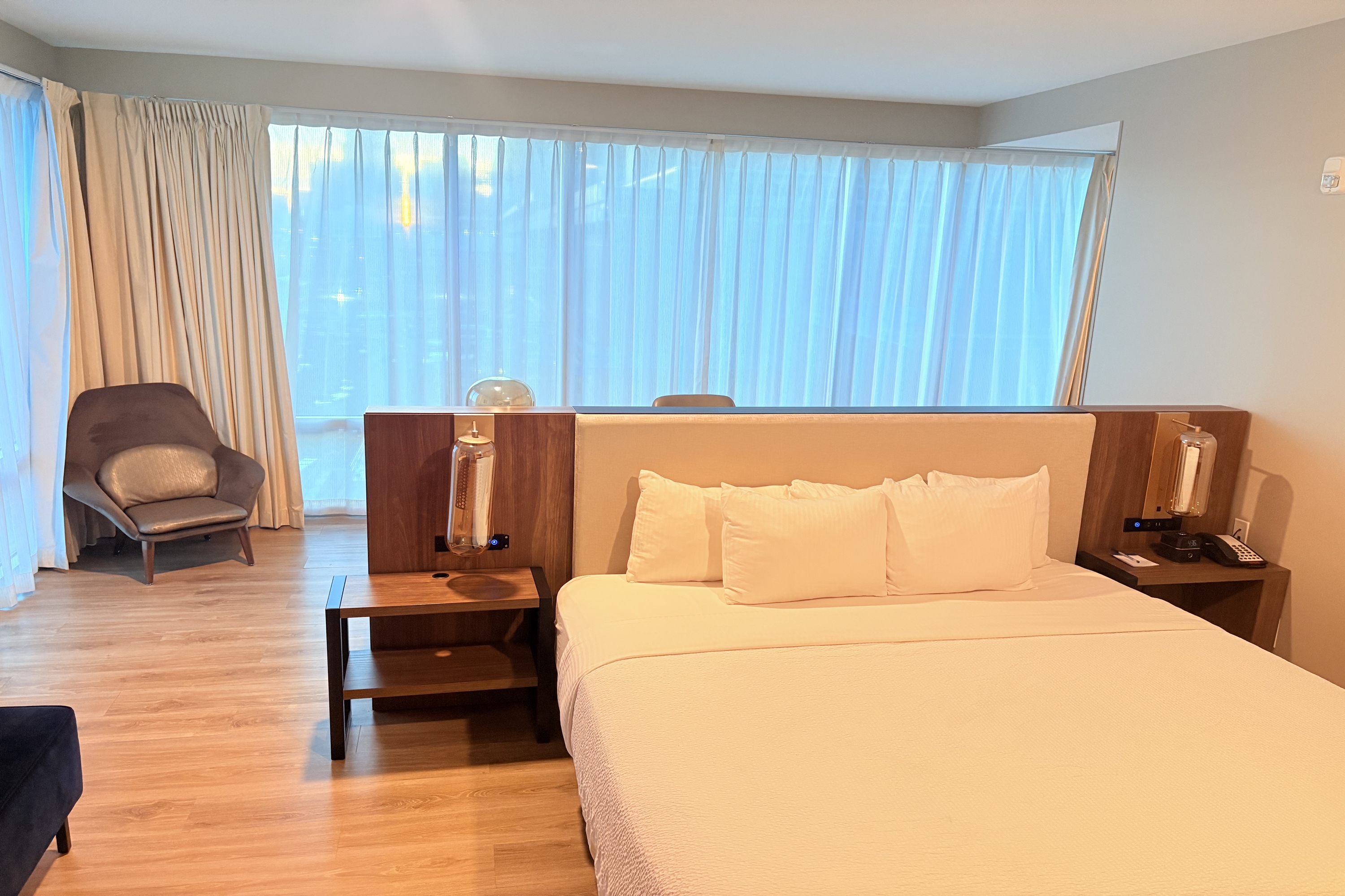 Guest room at the La Quinta Inn & Suites by Wyndham Nashville Downtown/Stadium in Nashville, Tennessee