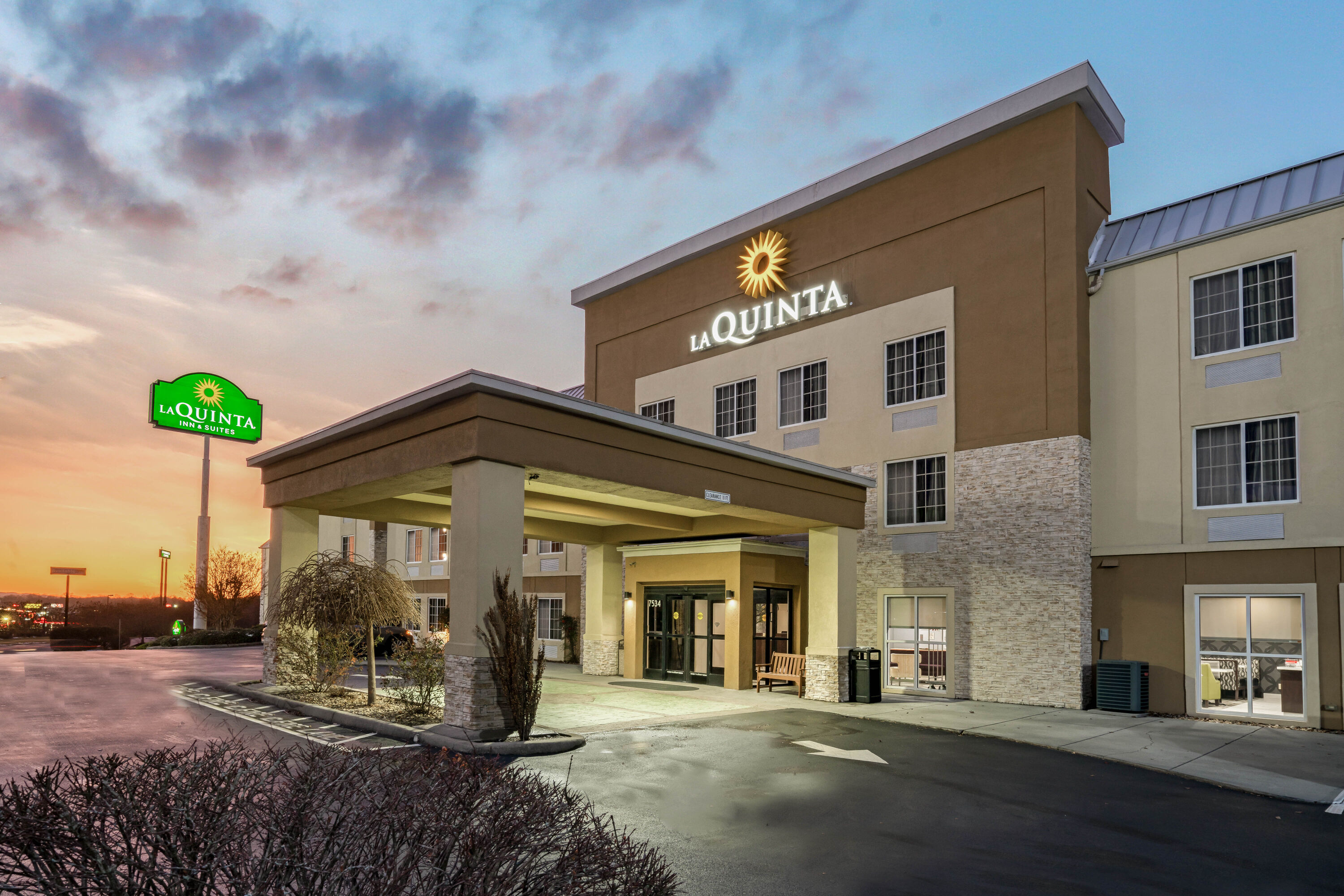 La Quinta Inn & Suites by Wyndham Knoxville North I75 Powell, TN Hotels