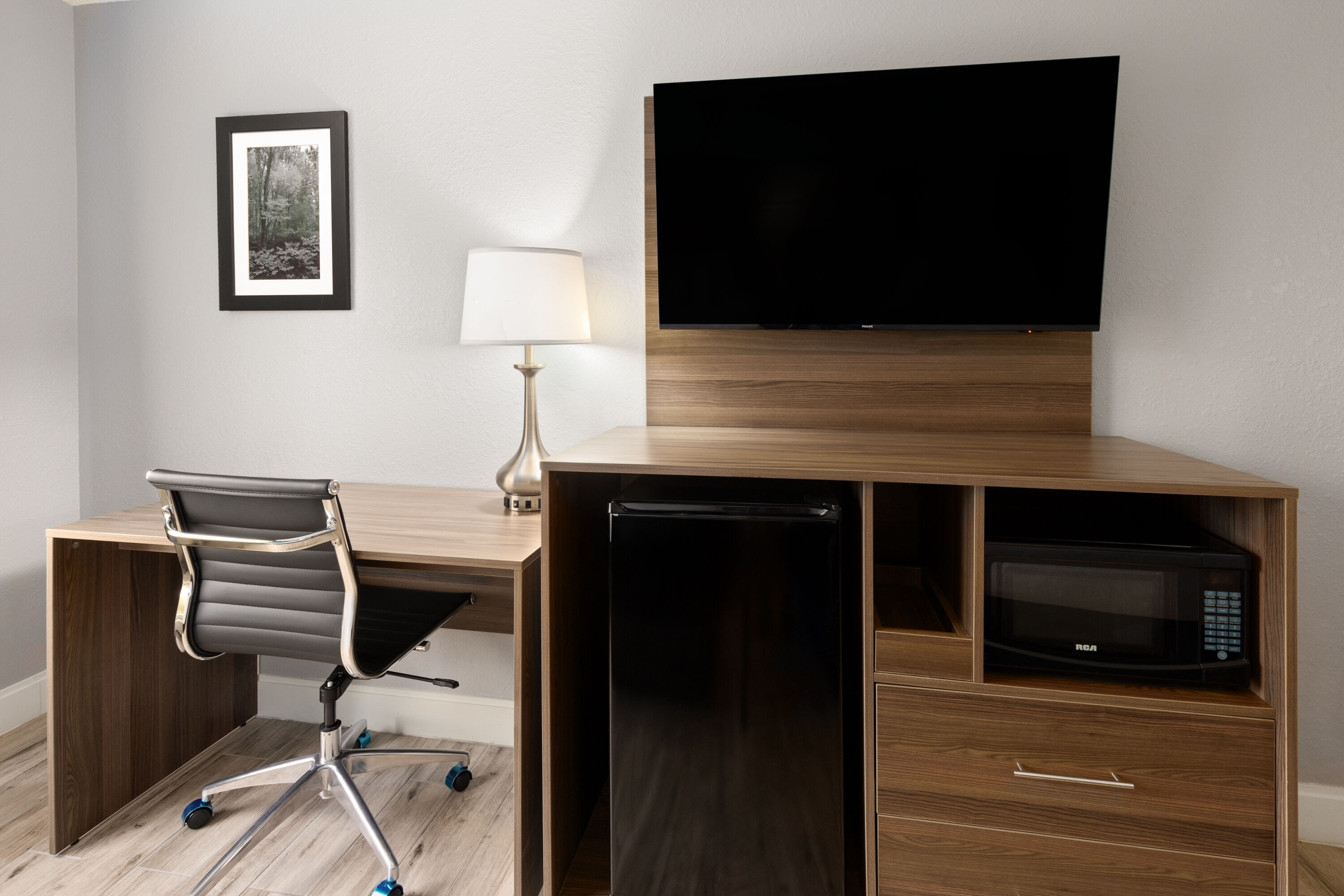 Guest room at the La Quinta Inn & Suites by Wyndham Sevierville / Kodak in Sevierville, Tennessee