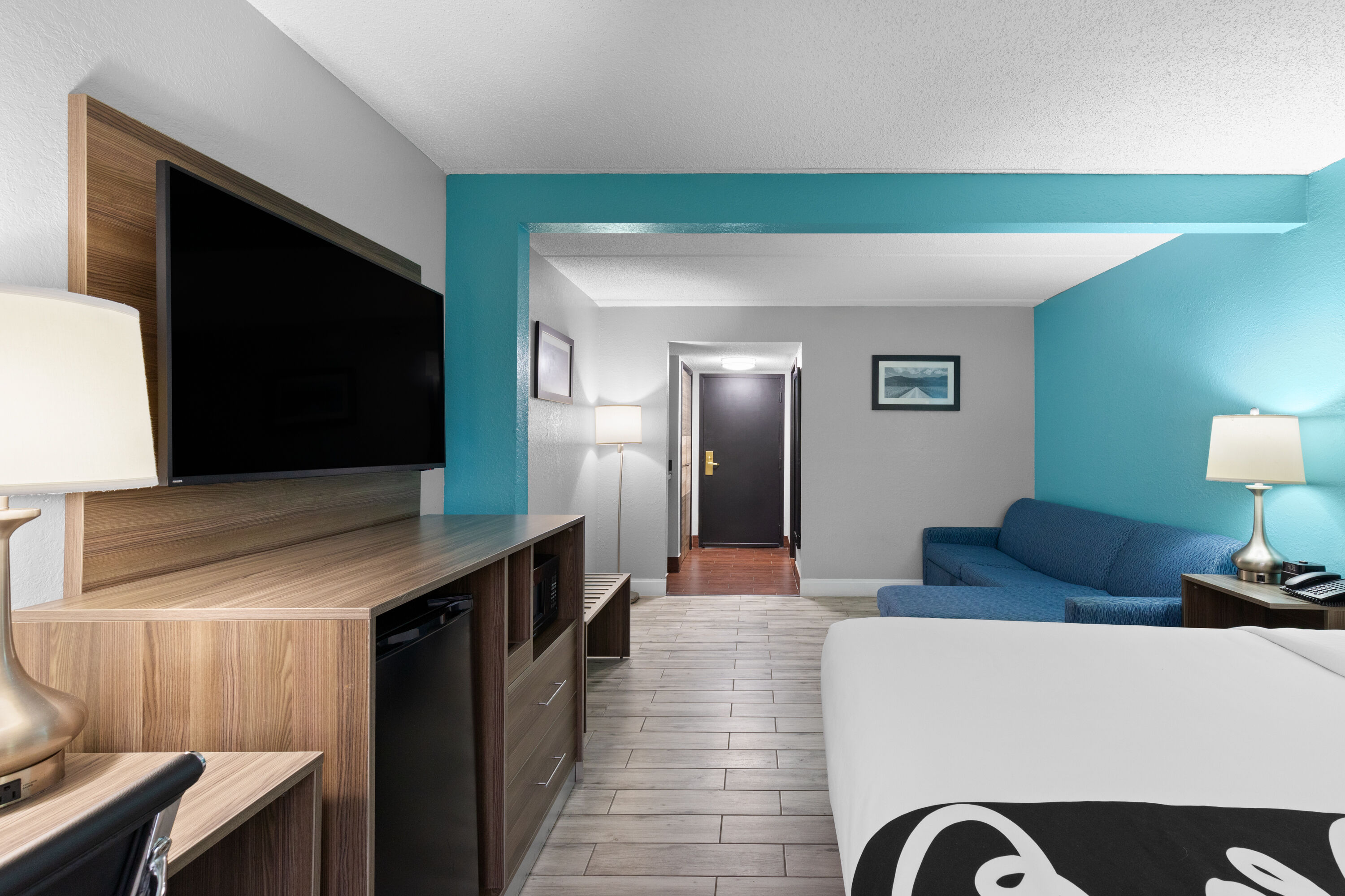 Guest room at the La Quinta Inn & Suites by Wyndham Sevierville / Kodak in Sevierville, Tennessee