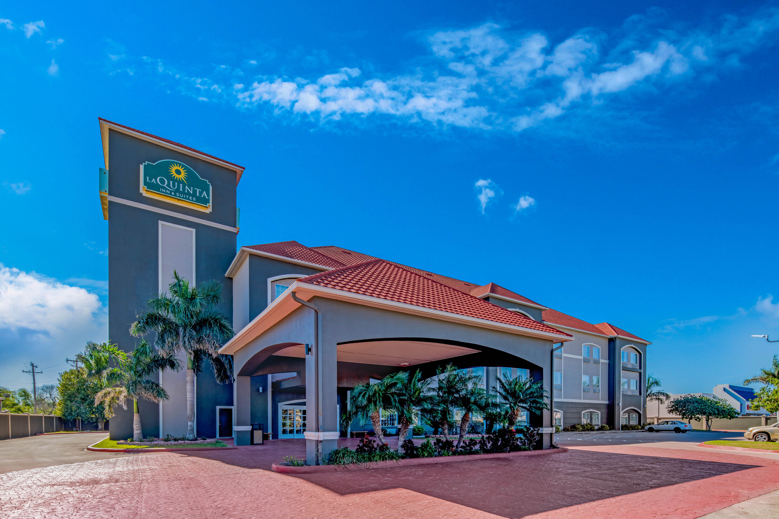 Exterior Day Image of La Quinta Inn & Suites by Wyndham Alamo - McAllen East hotel in Alamo, Texas